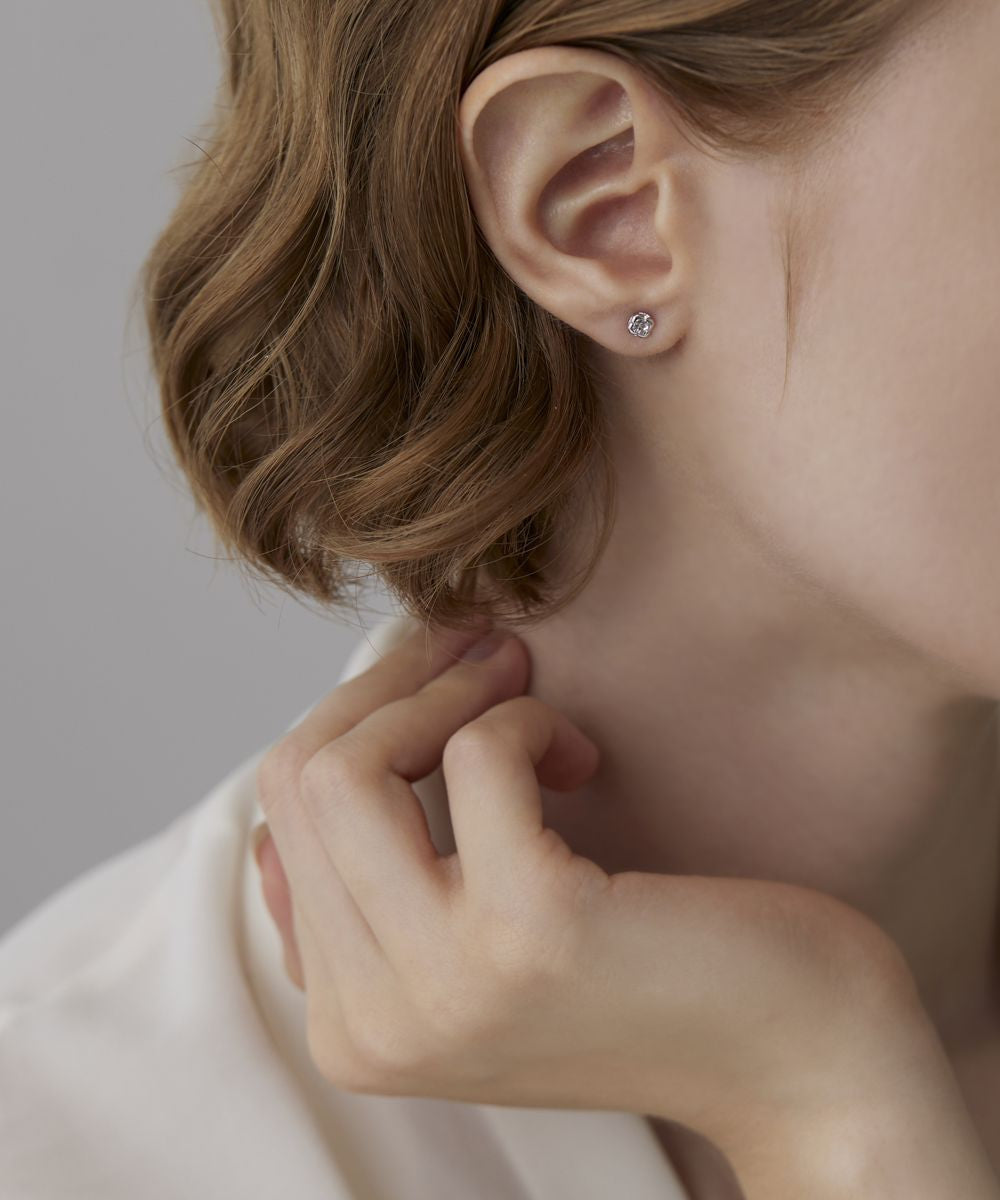 Yondoshi 4℃ K10 White Gold Earrings