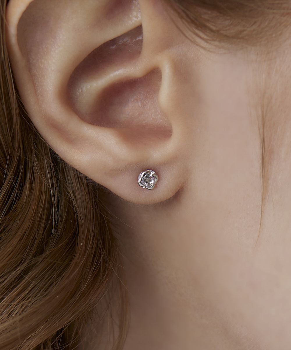 Yondoshi 4℃ K10 White Gold Earrings
