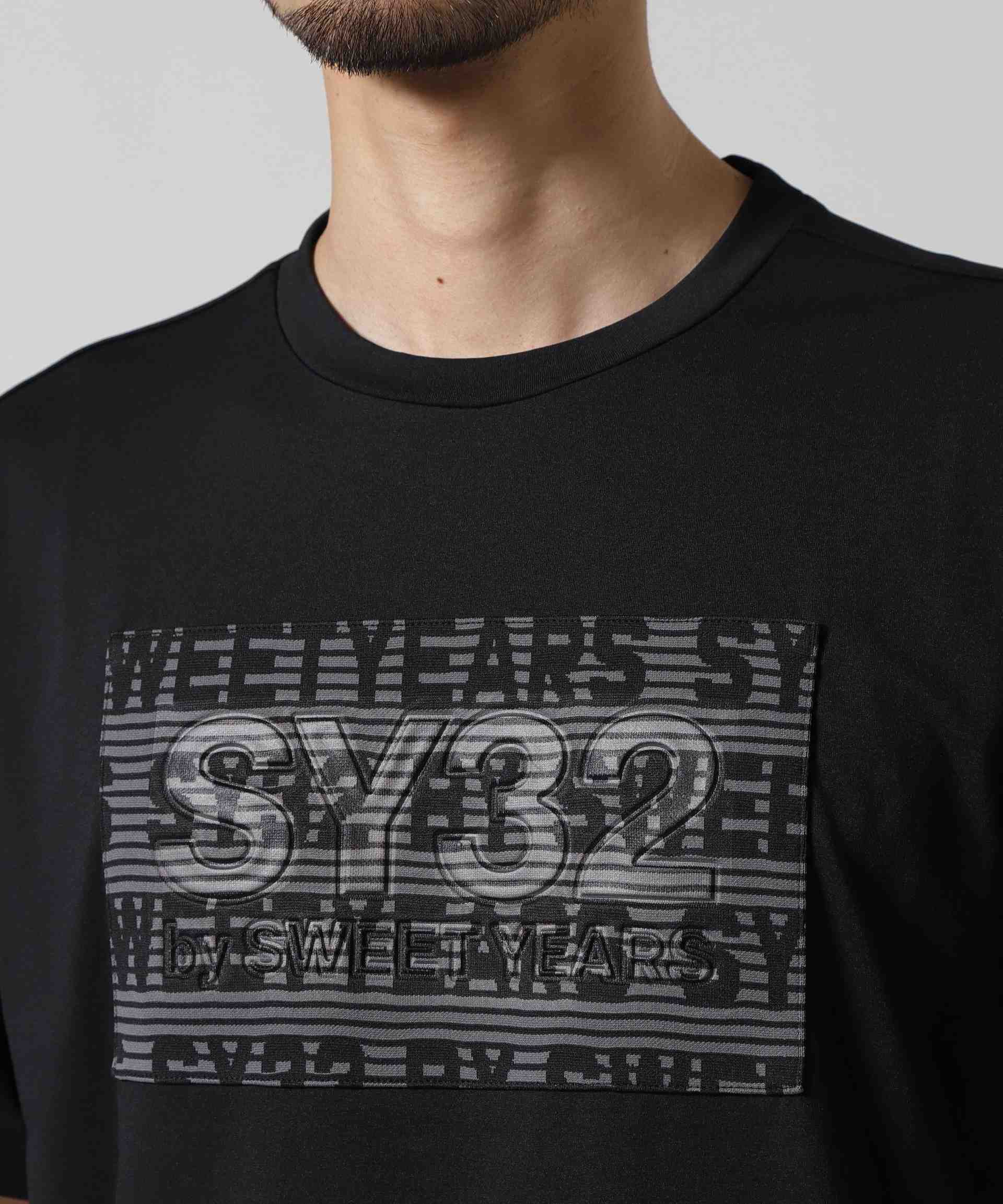 SY32 y SWEET YEA>S/エスワイサーティトゥ バイ スィートイヤーズ/JACQUA>D EMROSS LOGO TEE ブラック