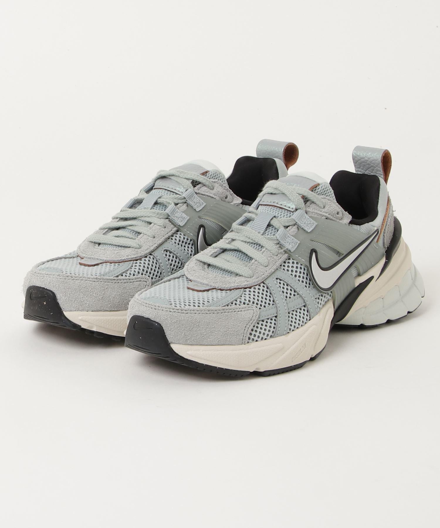 NIKE<ナイキ）ナイキ V2K ラン グレー
