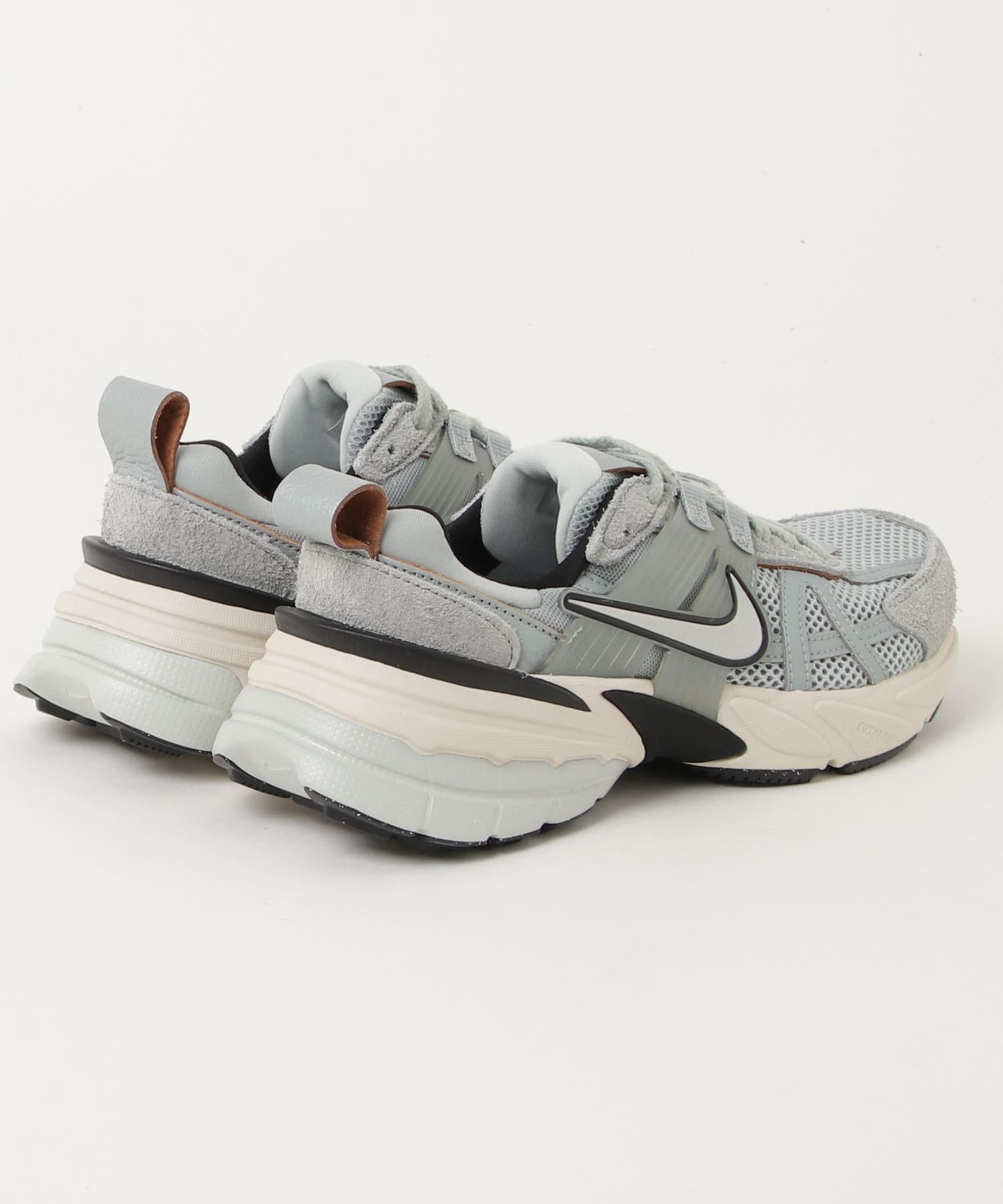 NIKE<ナイキ）ナイキ V2K ラン グレー
