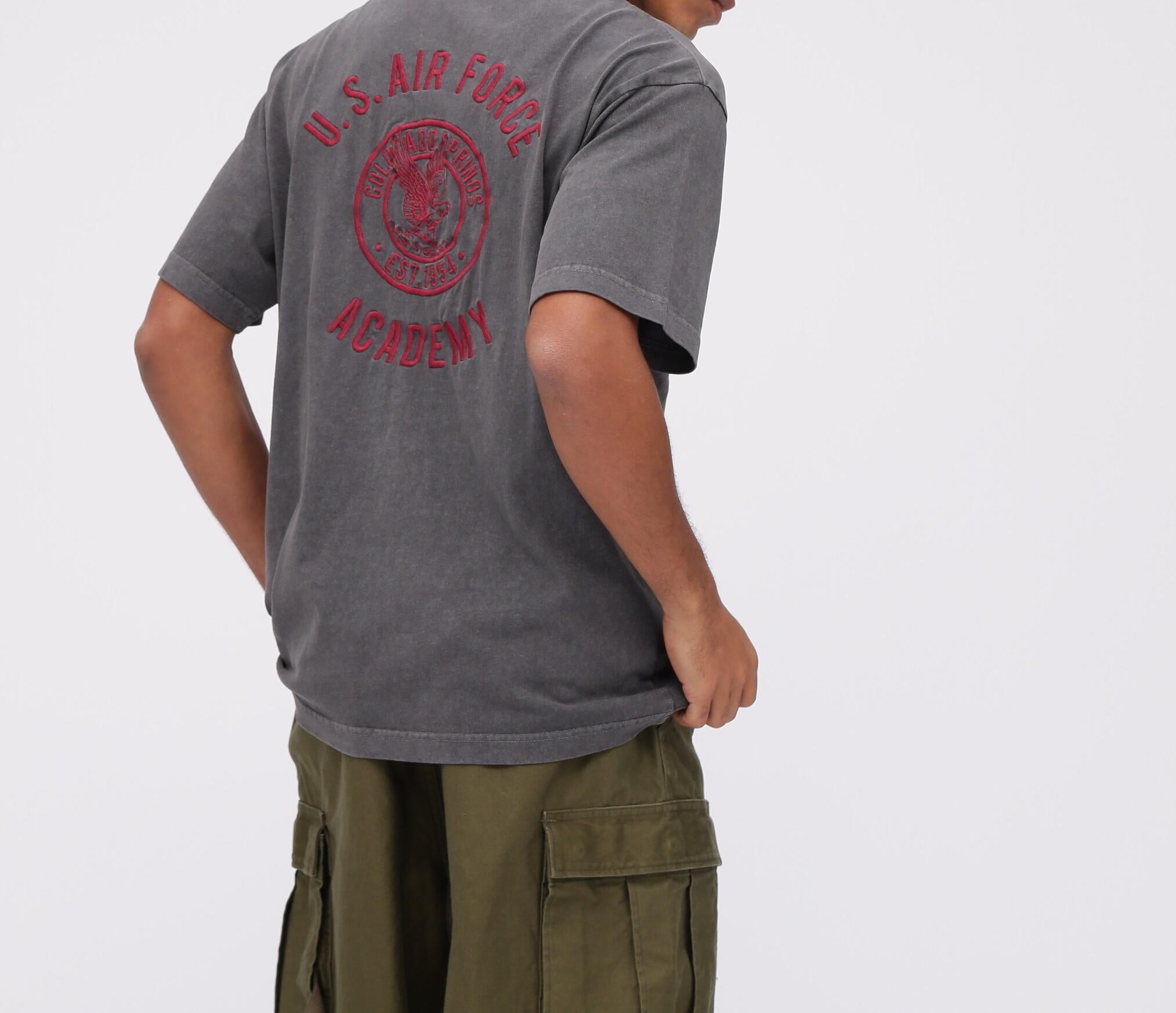 《WER限定》US AI> FO>CE ACADEMY T-SHI>T / エアフォース アカデミー 半袖Tシャツ / AVI>EX  チャコール