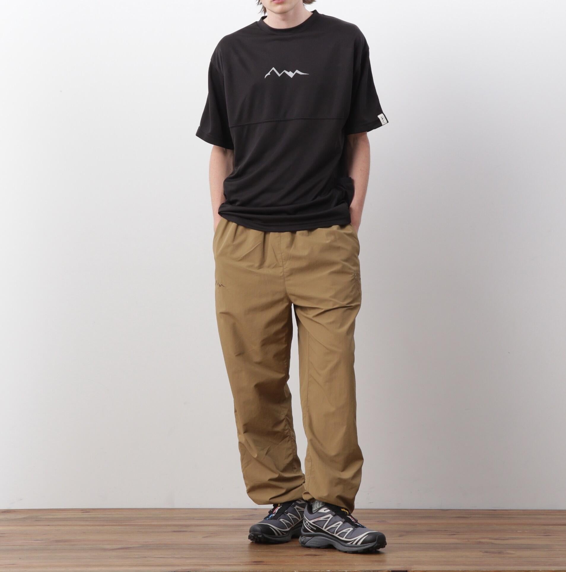MANASTASH/マナスタッシュ/>EF. LOGO TECH POCKET TOP ブラック
