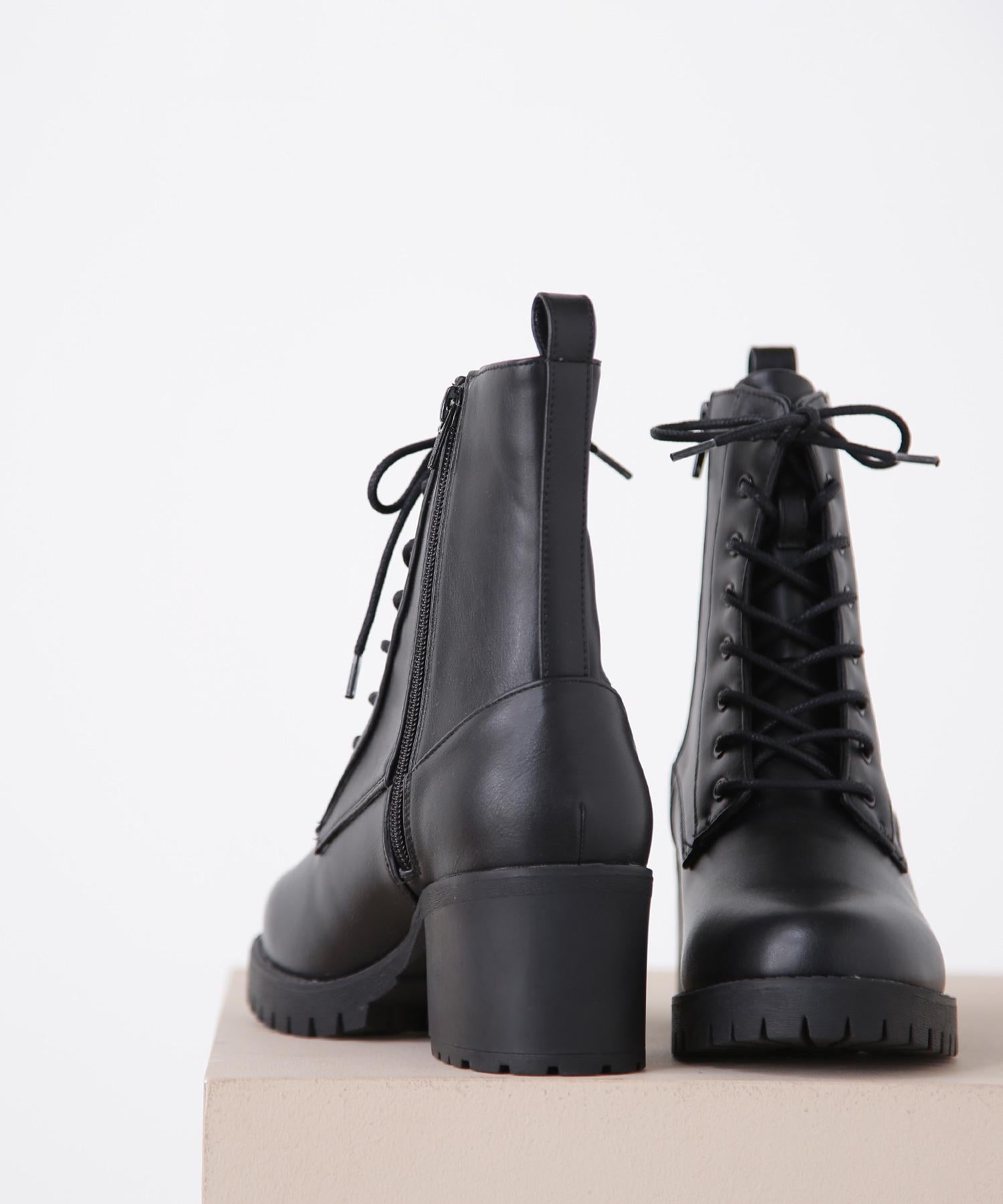 レースアップミドルブーツ クロ