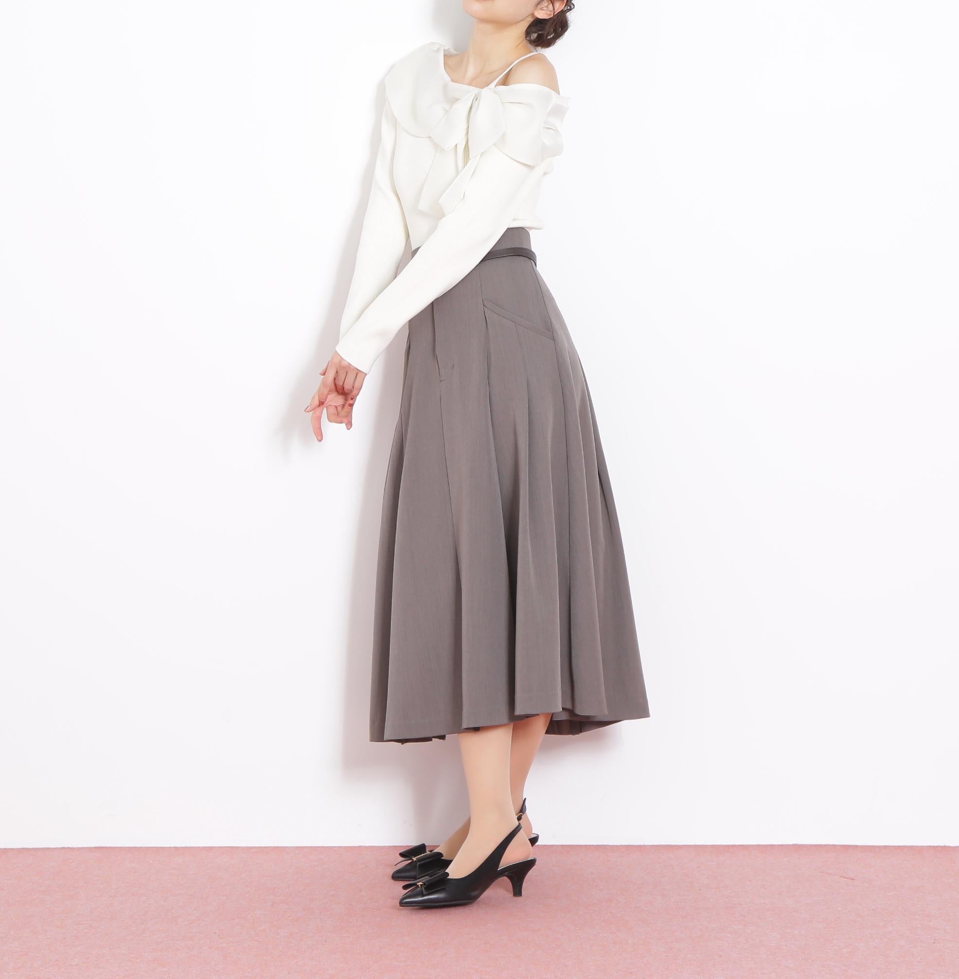 ベルト付タックフレアスカート グレー