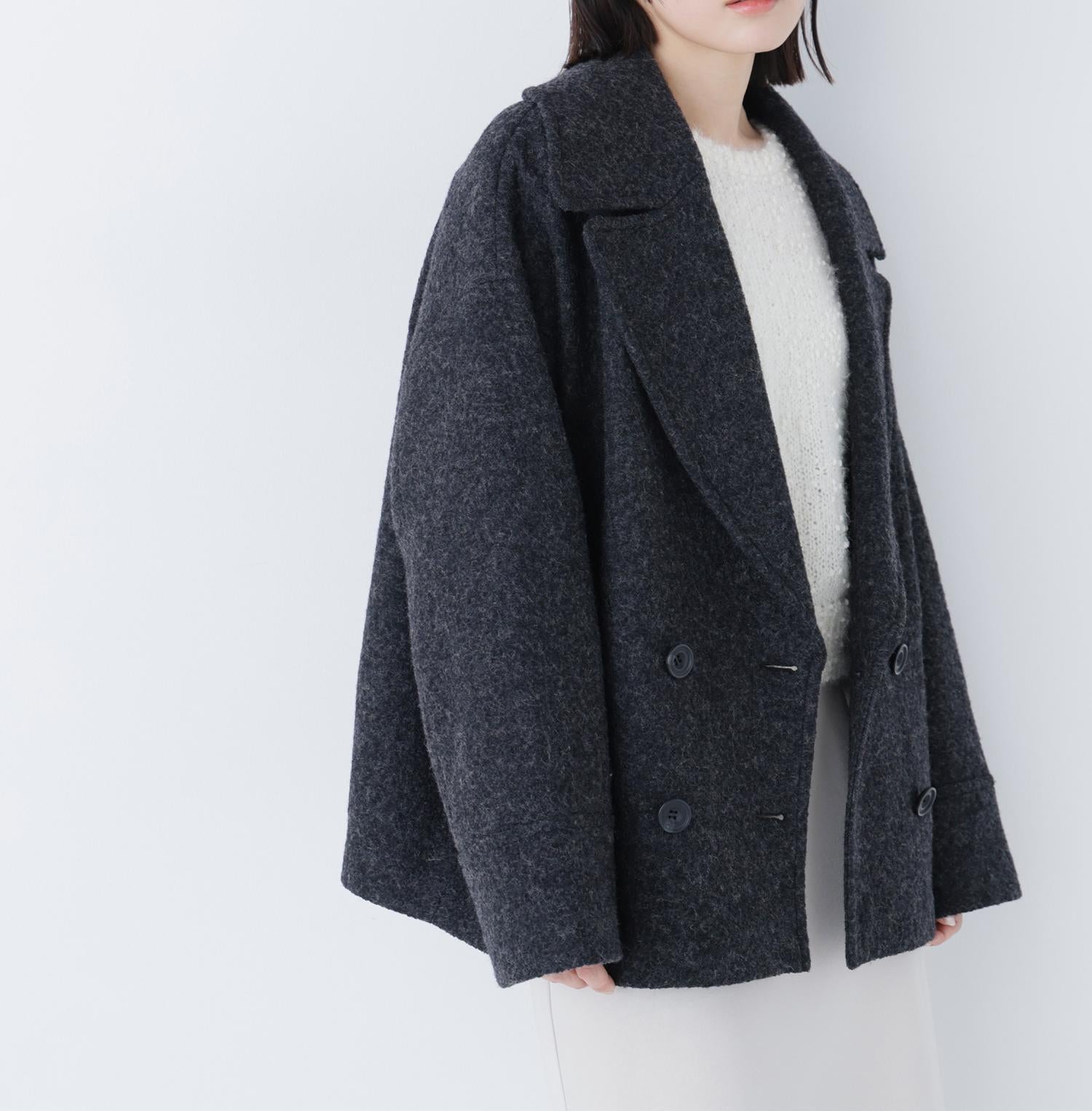 ウーリーフォルムハーフコート チャコール1