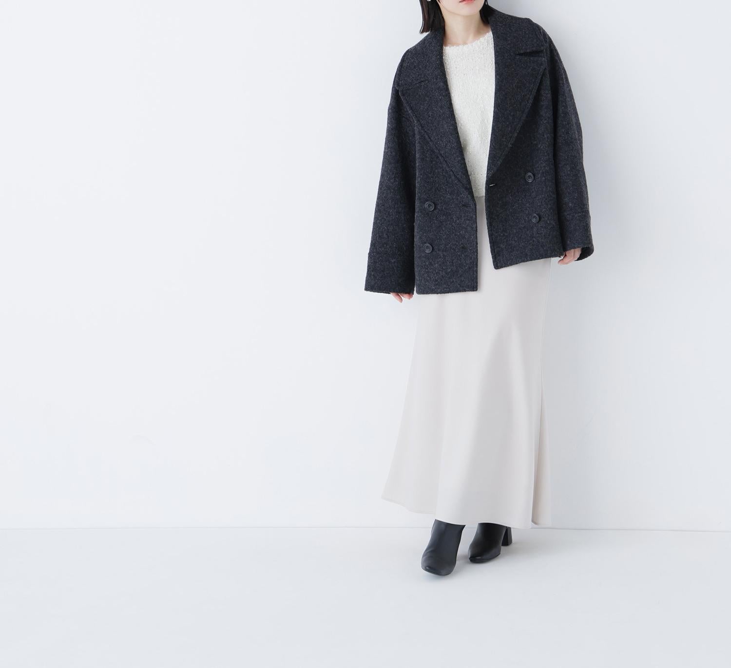 ウーリーフォルムハーフコート チャコール1
