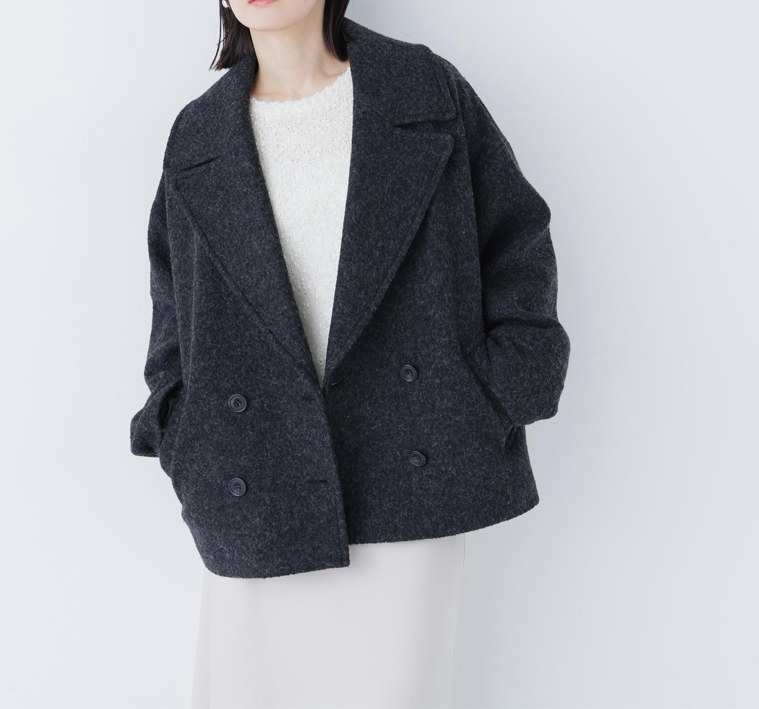 ウーリーフォルムハーフコート チャコール1