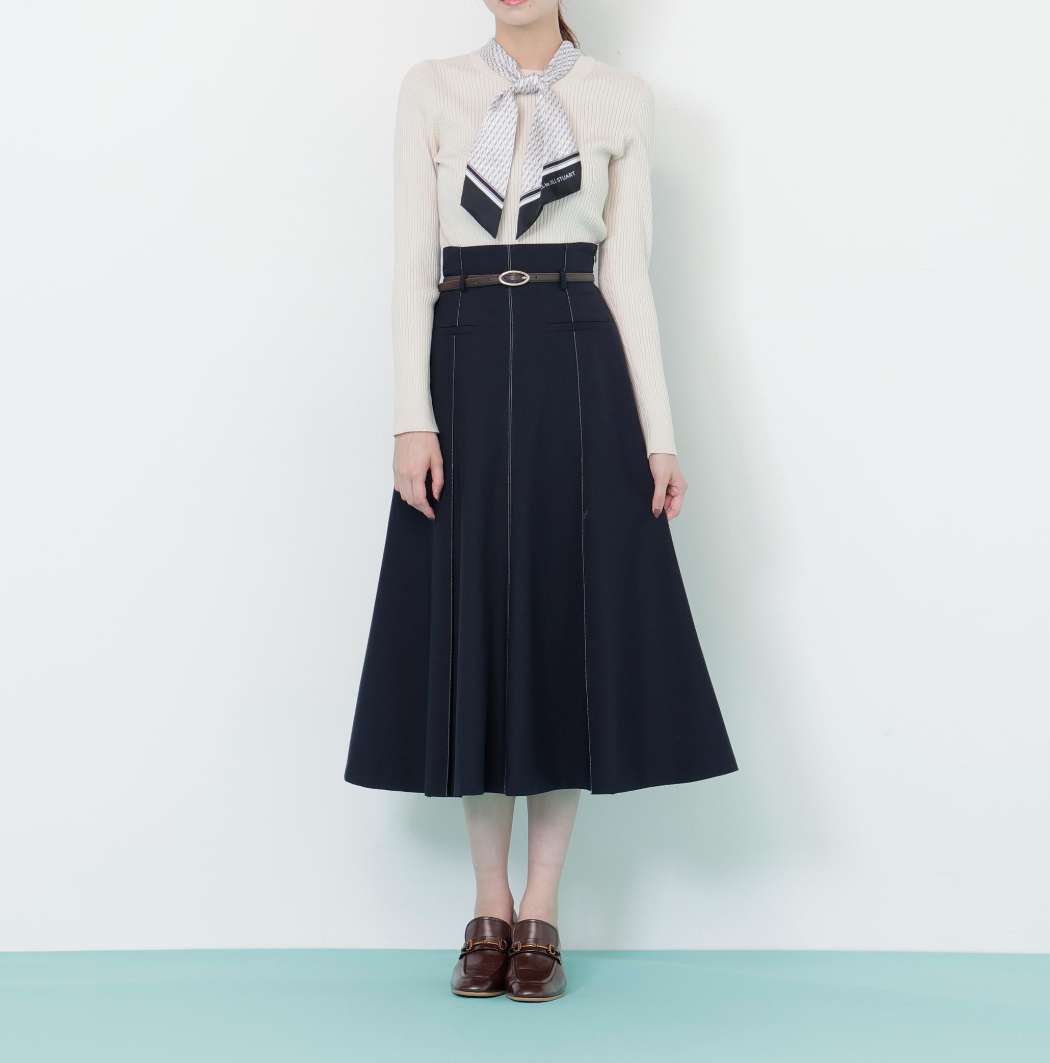 細ベルト付きセミフレアスカート ネイビー