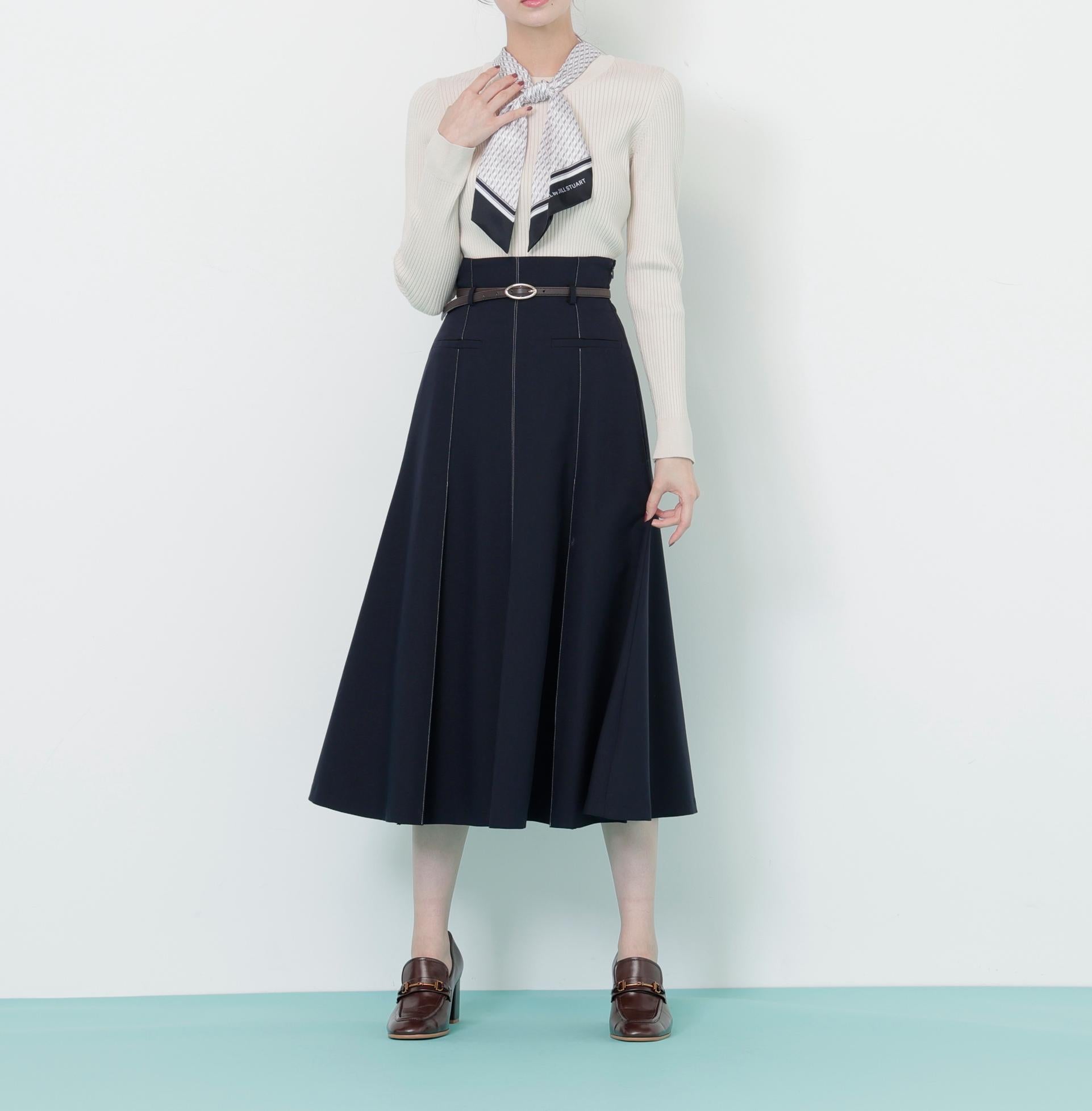 細ベルト付きセミフレアスカート ネイビー