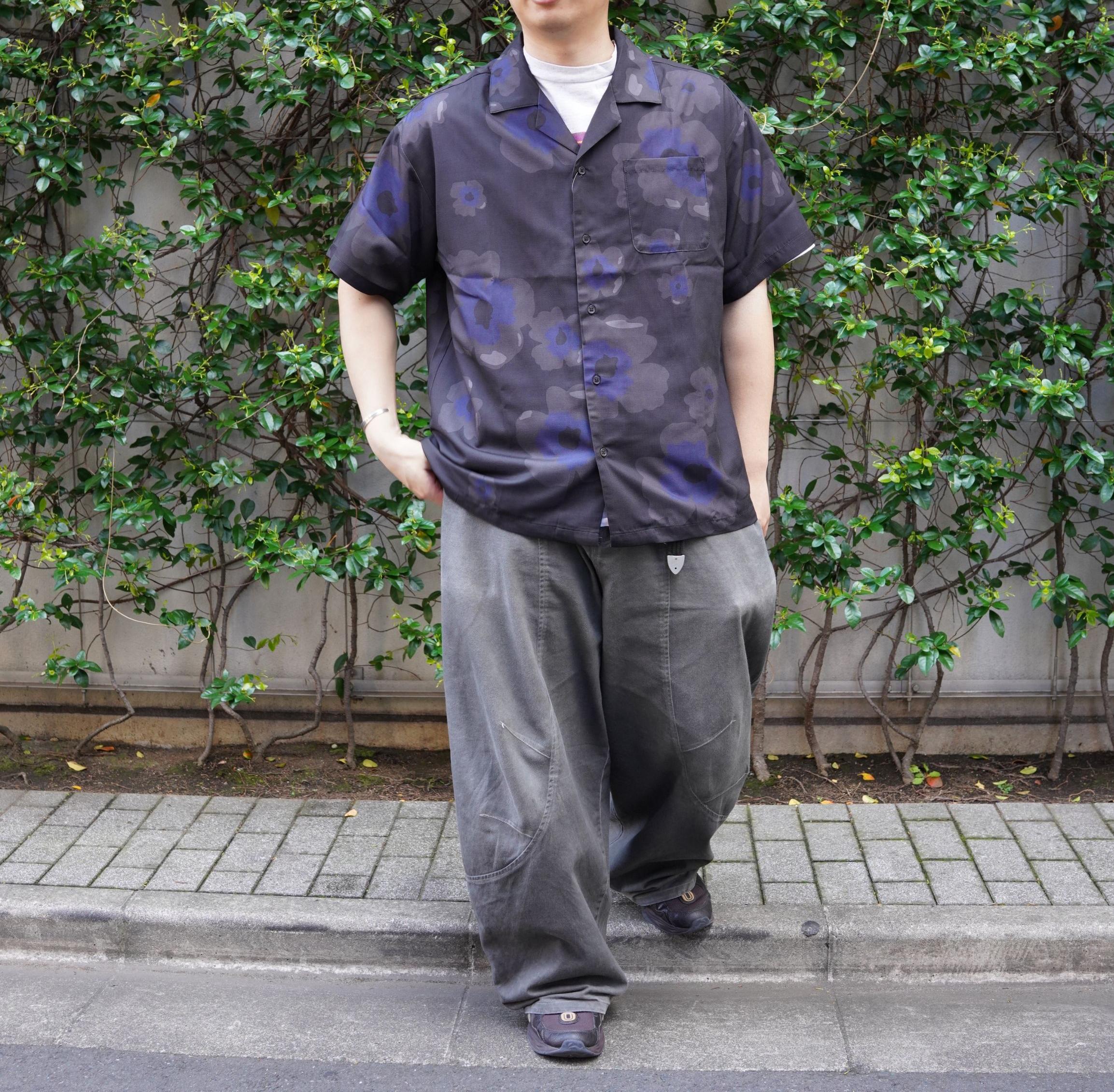 B omnivore/ビーオムニボー　FLOWER S/S SHIRT ブラック
