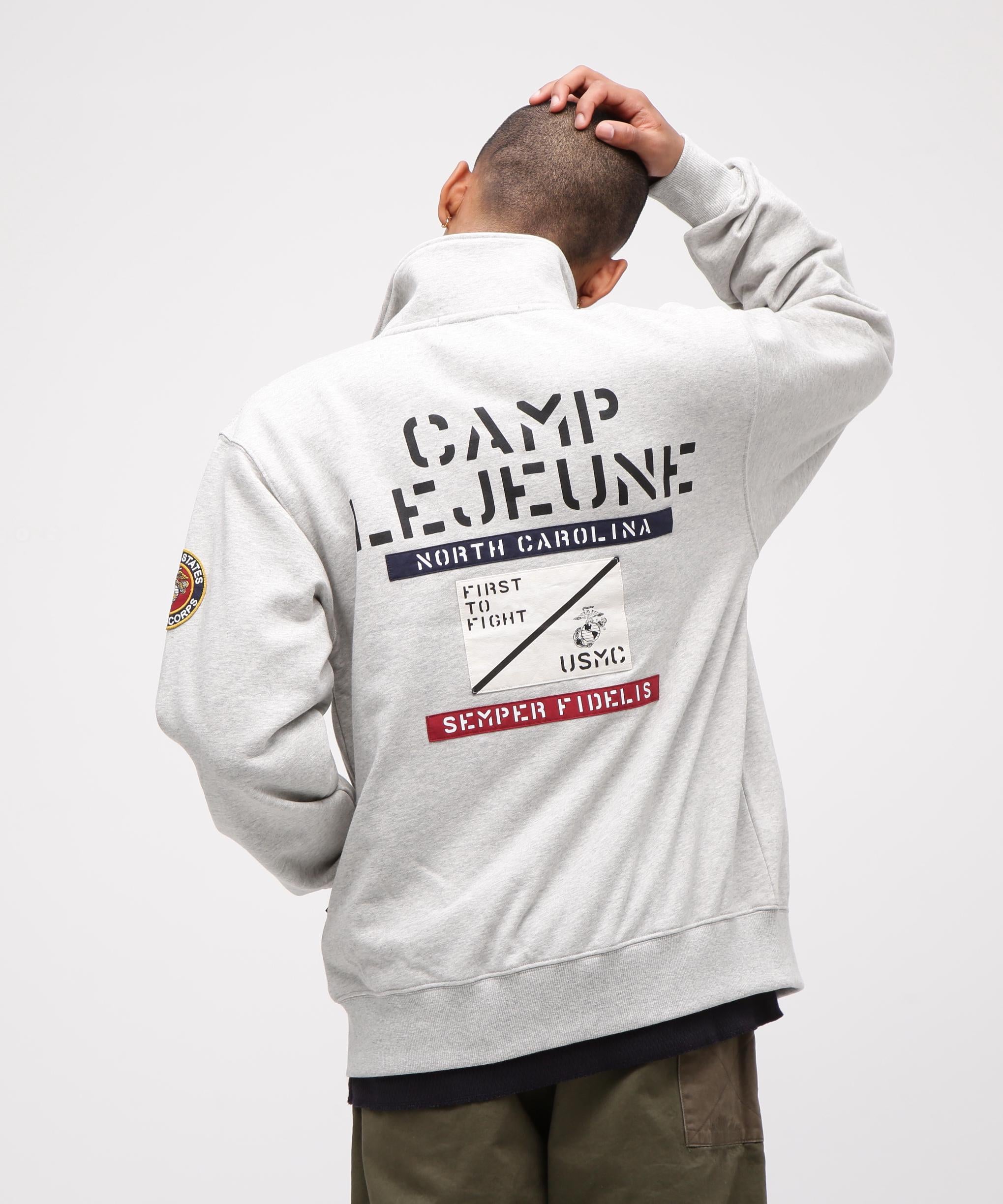 《直営店限定》CAMP LEJEUNE PATCHED STAND ZIP SWEAT グレー