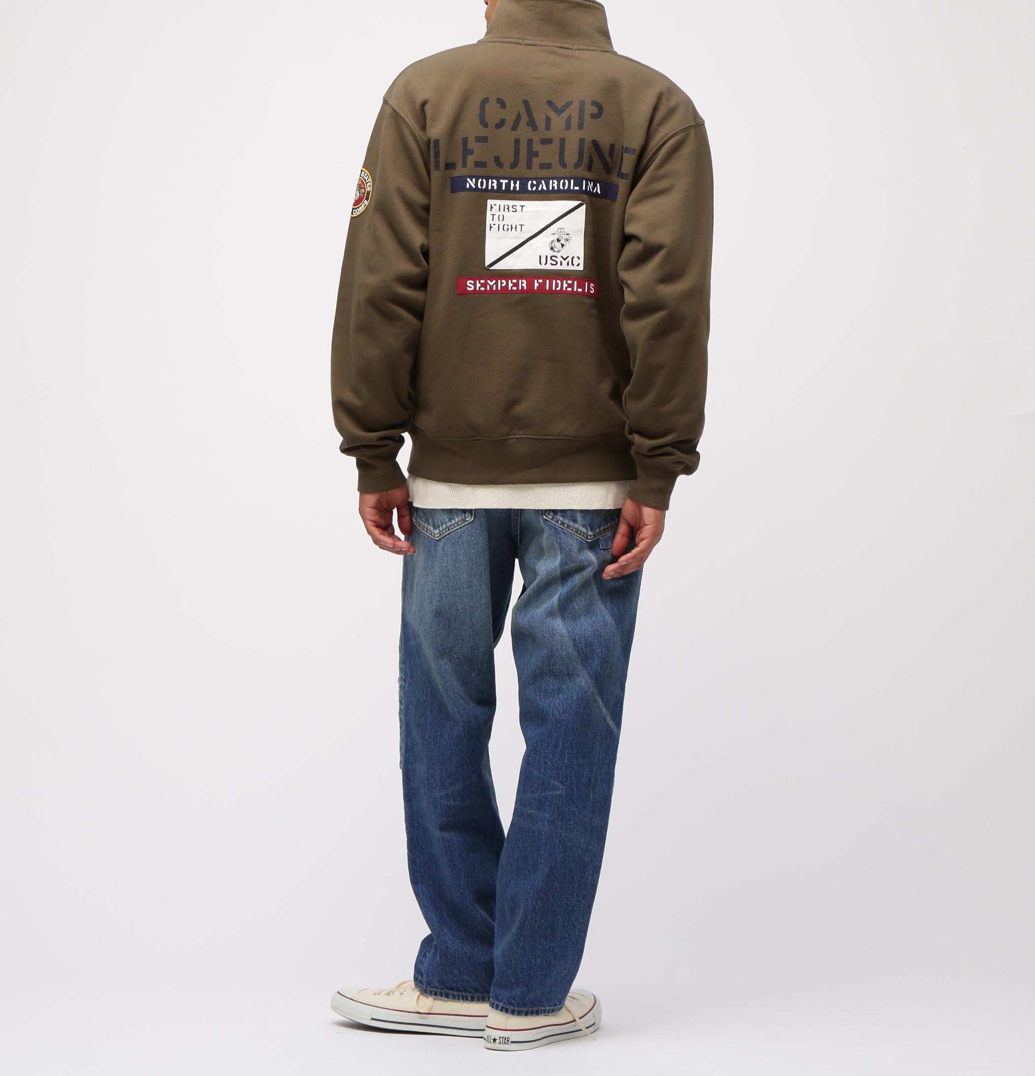 《直営店限定》CAMP LEJEUNE PATCHED STAND ZIP SWEAT オリーブ