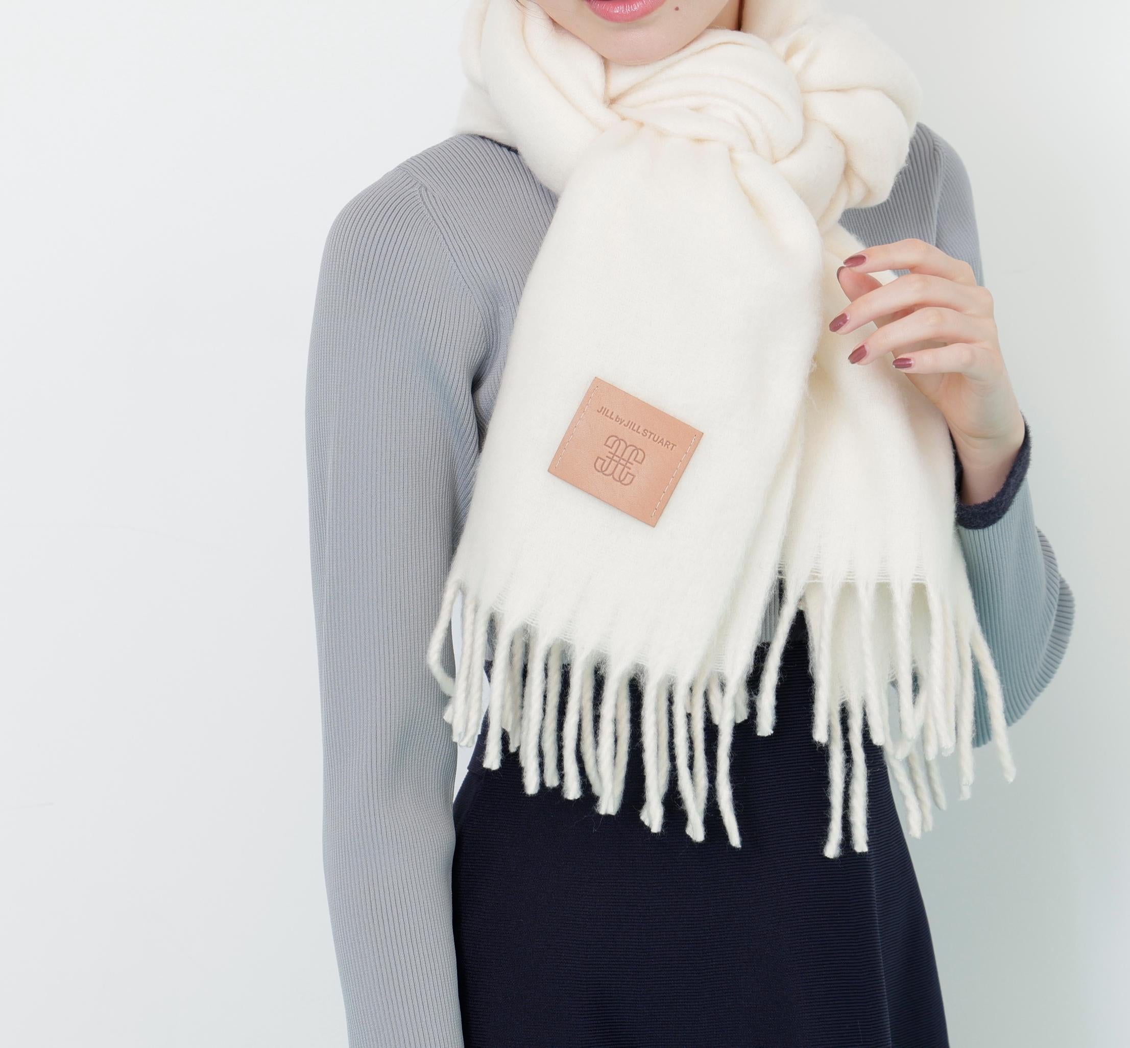 レザータグループヤーンストール ホワイト