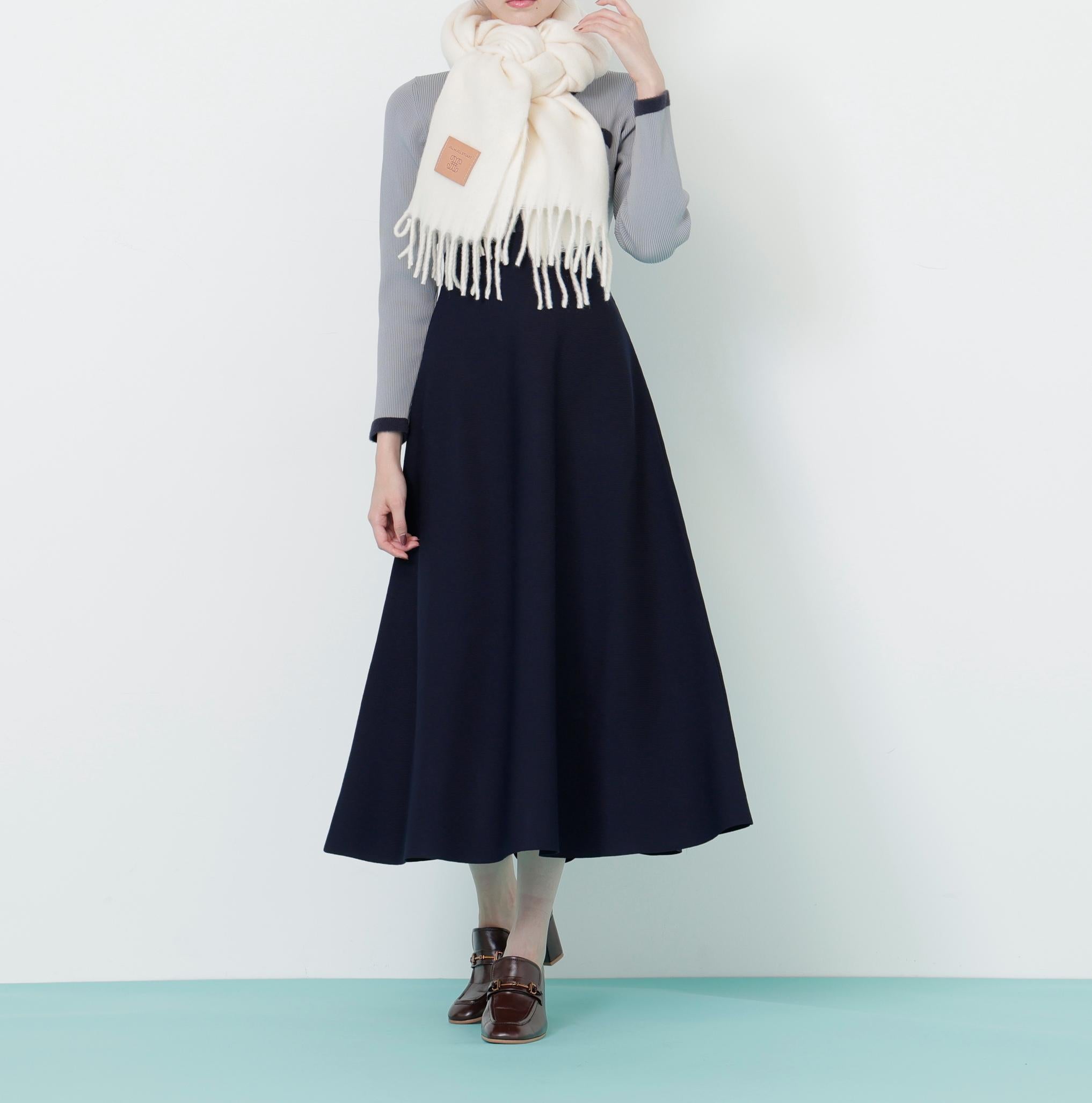 レザータグループヤーンストール ホワイト