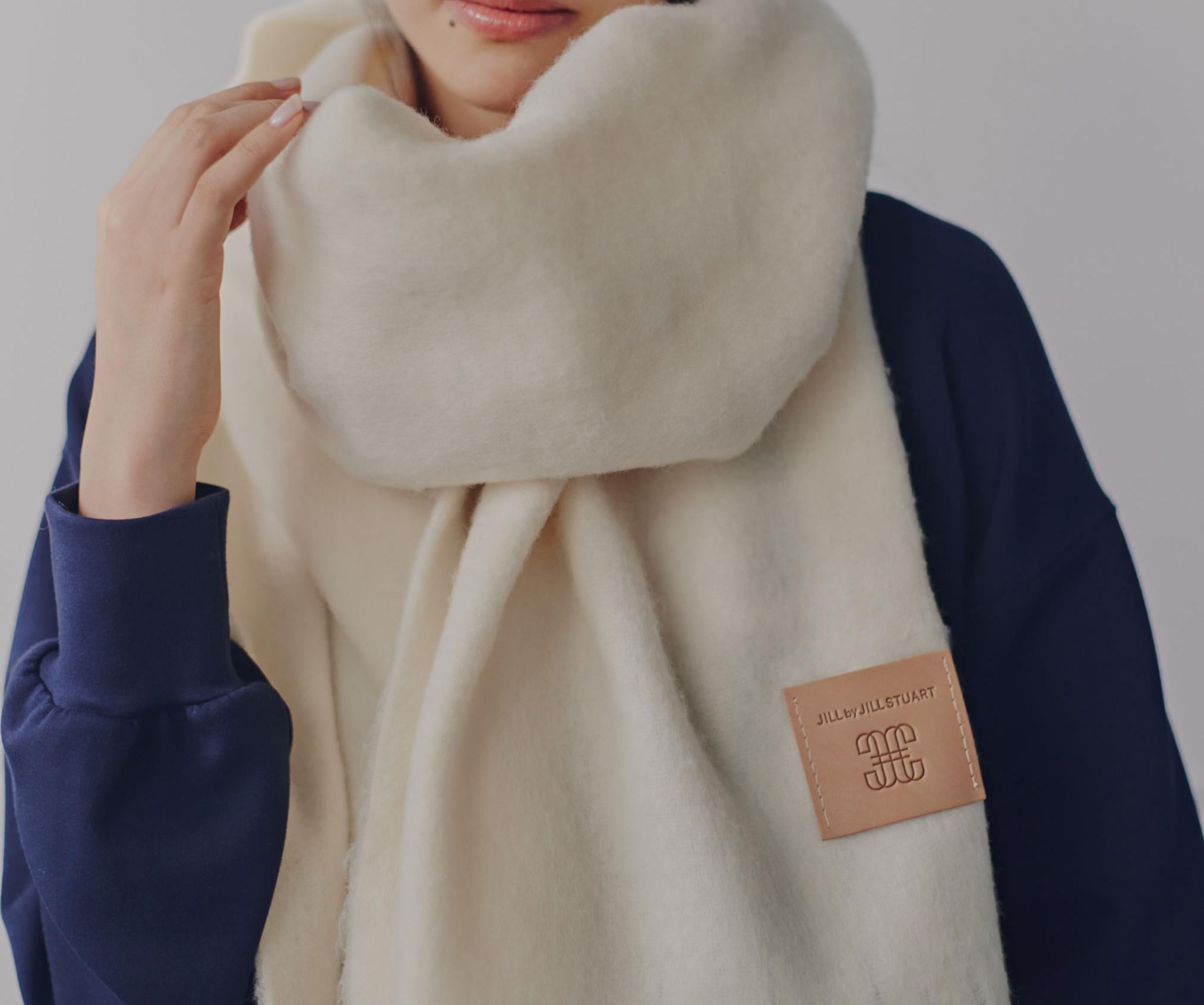 レザータグループヤーンストール ホワイト