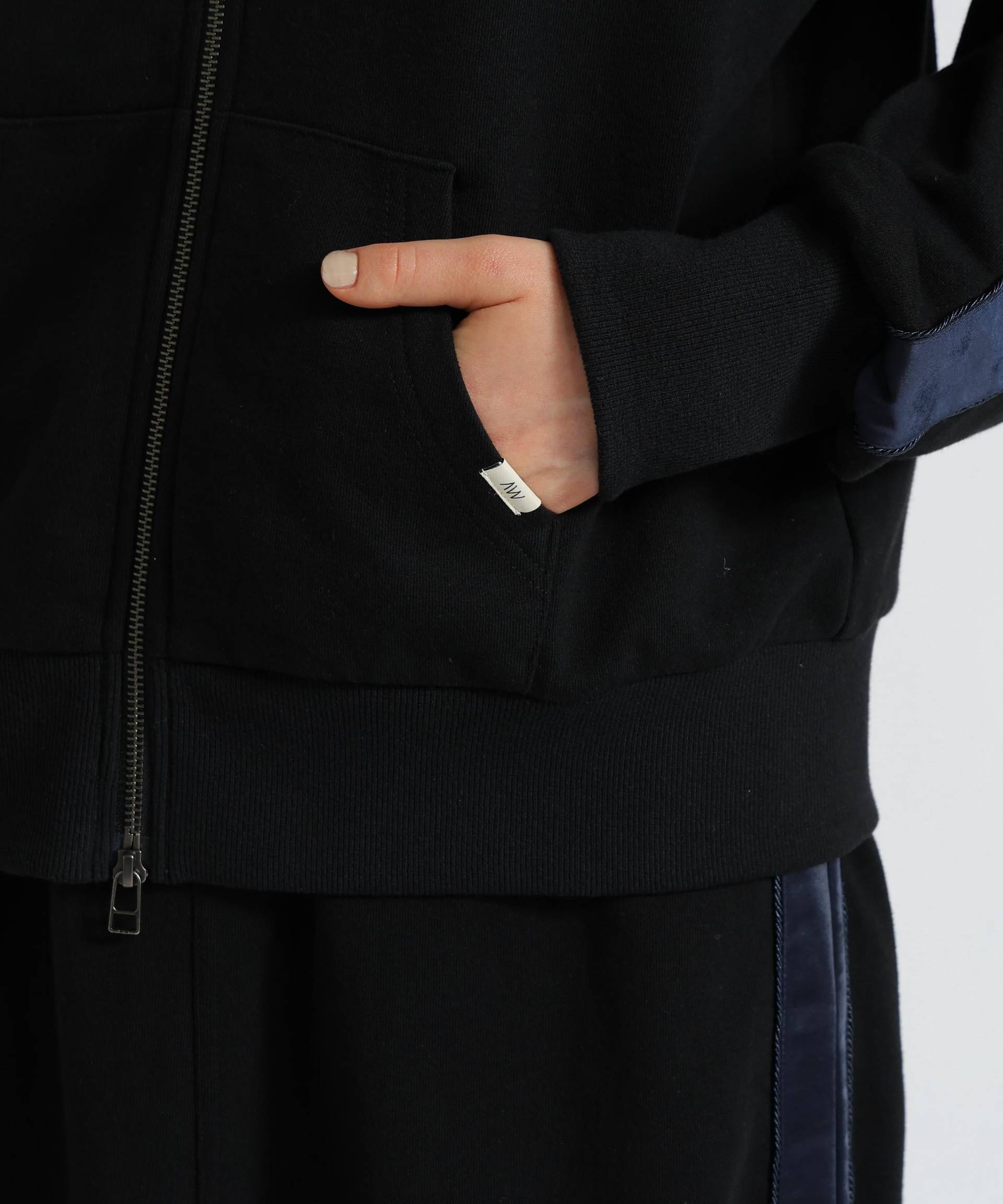 《SOUVENI> COLLECTION》WOMAN/SATIN SKA COMRI PA>KA ブラック