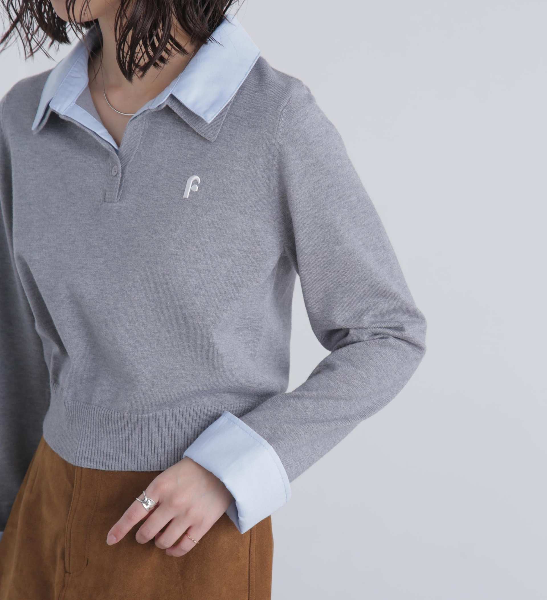衿付きレイヤード風ポロニット グレー