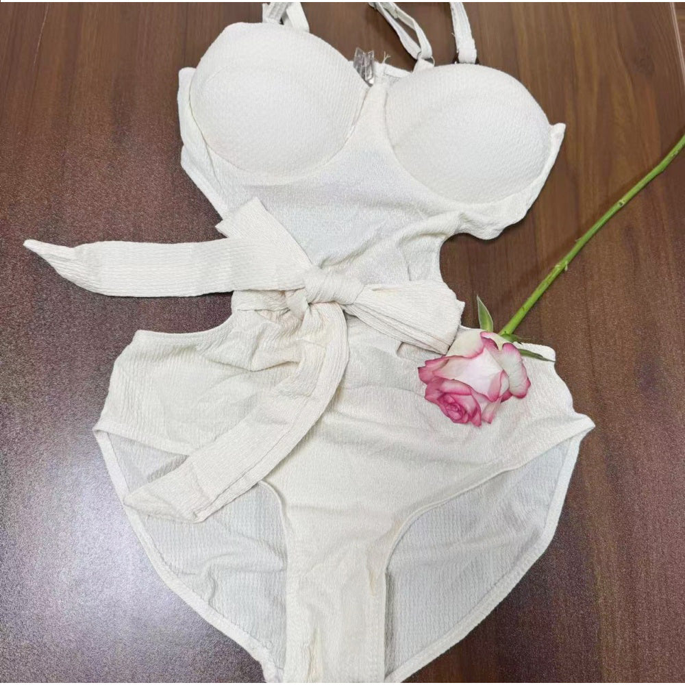 アンドカワイイ And Kawaii チェーンストラップ カットアウト ワンピース水着 ハイウエスト・美脚デザイン【返品不可商品】 （アイボリー） アイボリー