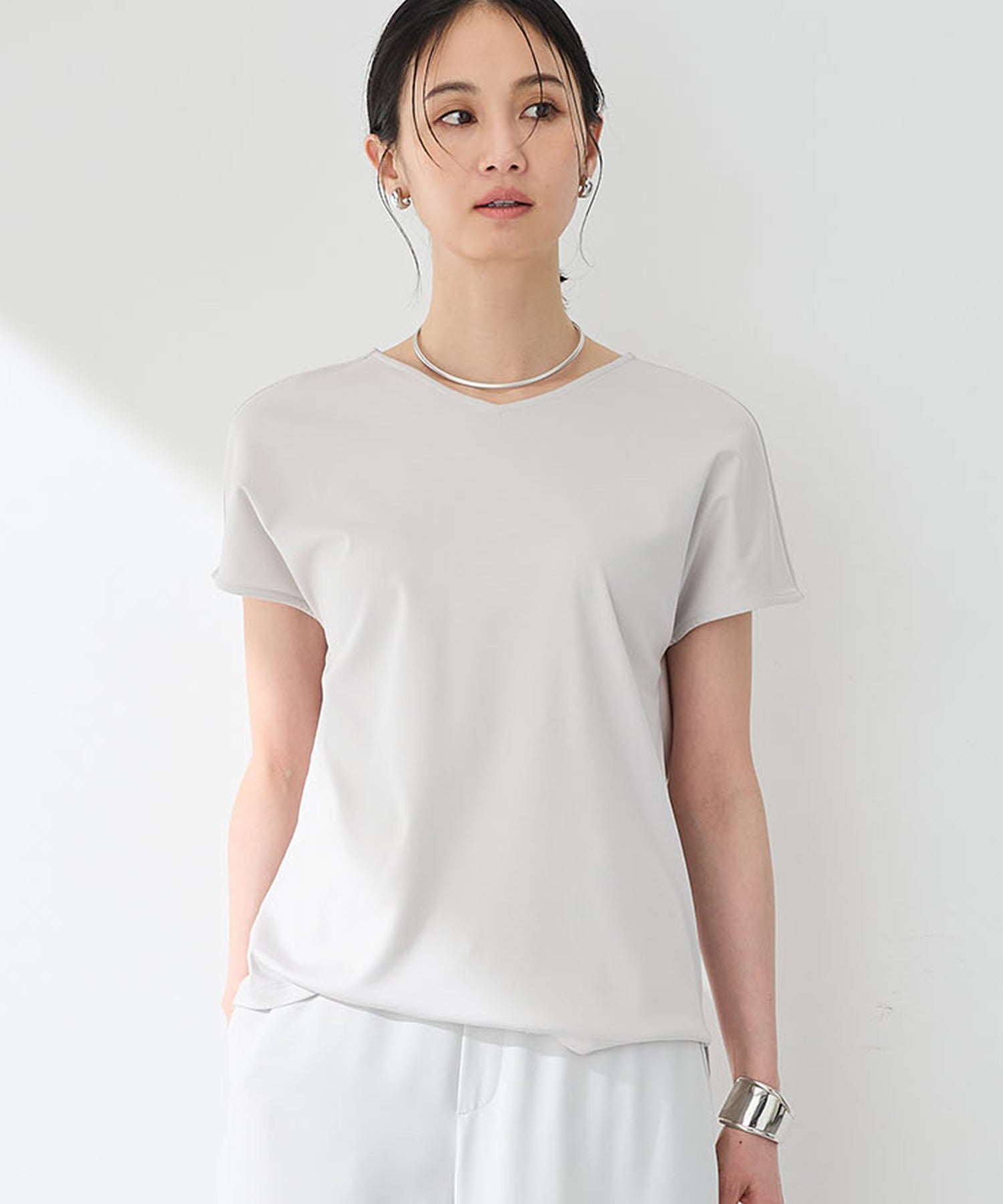エーシーデザインバイアルファキュービック A/C DESIGN BY ALPHA CUBIC フレンチVネックTシャツ【すごツヤ】 （ライトグレー） ライトグレー