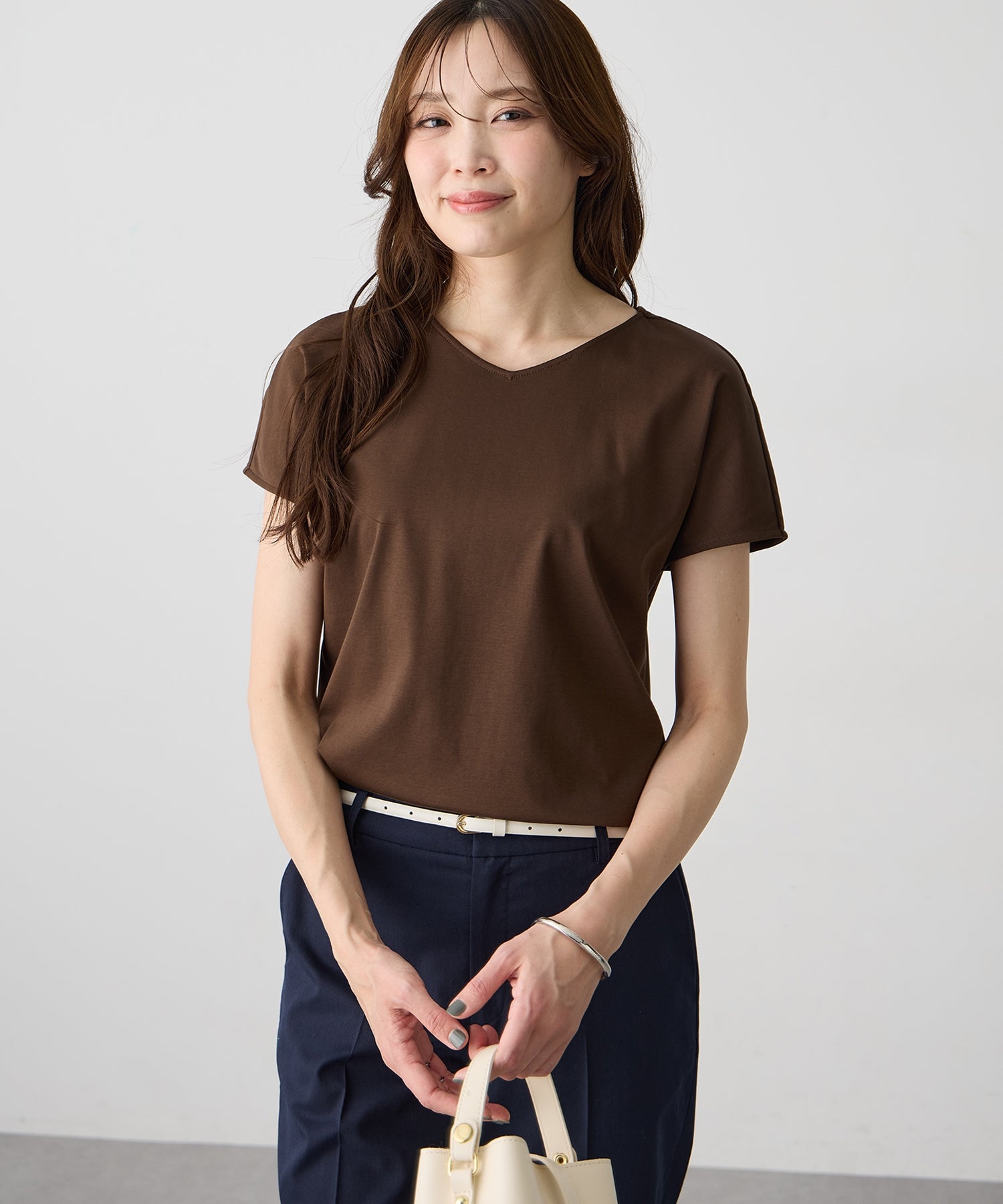 エーシーデザインバイアルファキュービック A/C DESIGN BY ALPHA CUBIC フレンチVネックTシャツ【すごツヤ】 （ライトグレー） ライトグレー