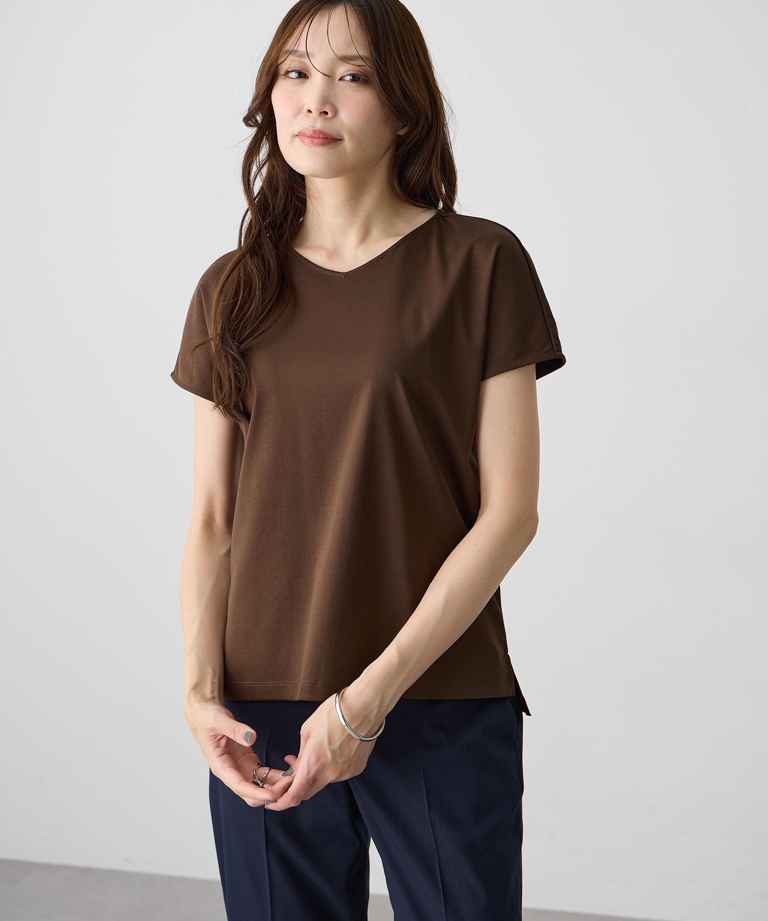 エーシーデザインバイアルファキュービック A/C DESIGN BY ALPHA CUBIC フレンチVネックTシャツ【すごツヤ】 （ライトグレー） ライトグレー