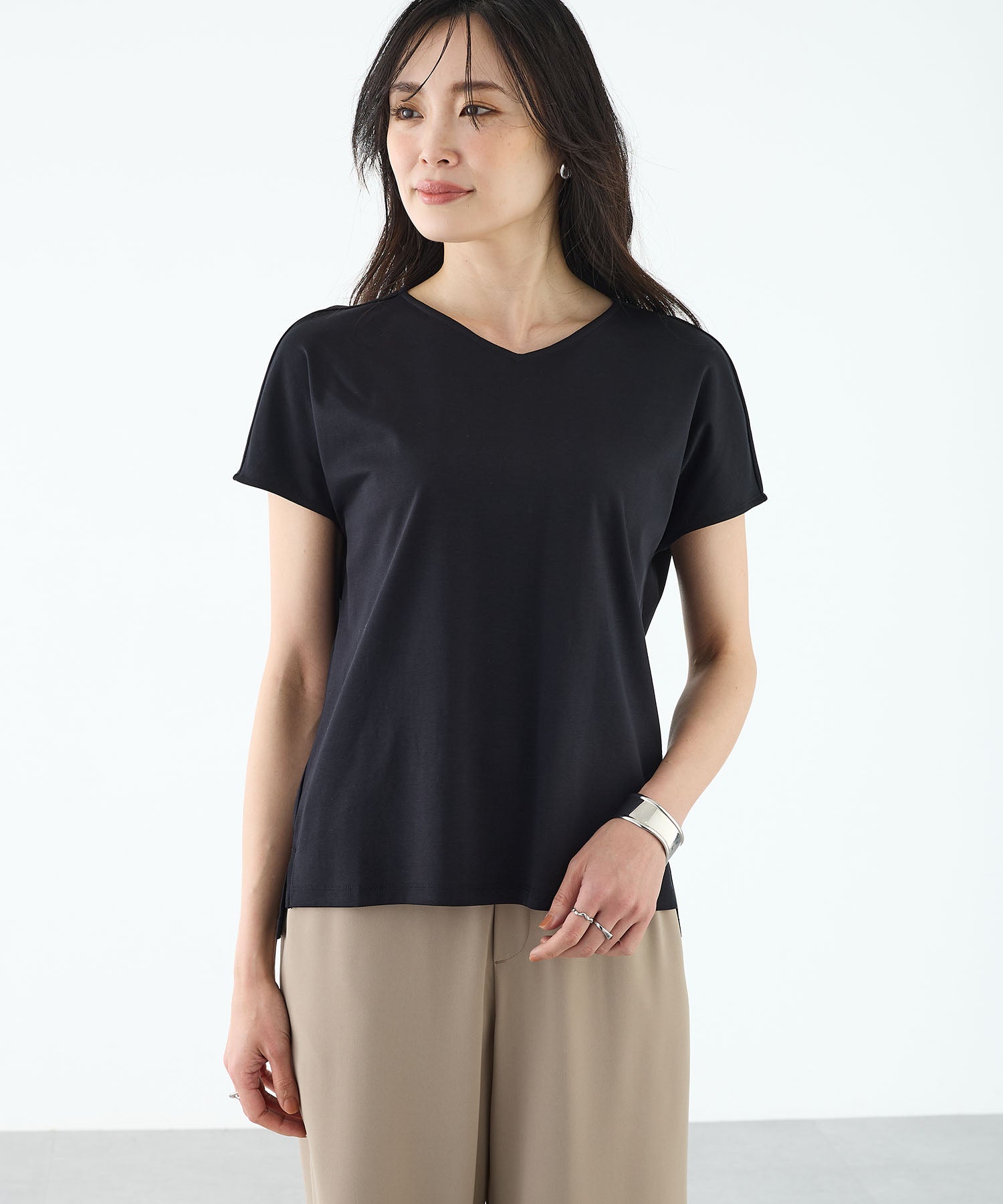 エーシーデザインバイアルファキュービック A/C DESIGN BY ALPHA CUBIC フレンチVネックTシャツ【すごツヤ】 （ブラック） ブラック