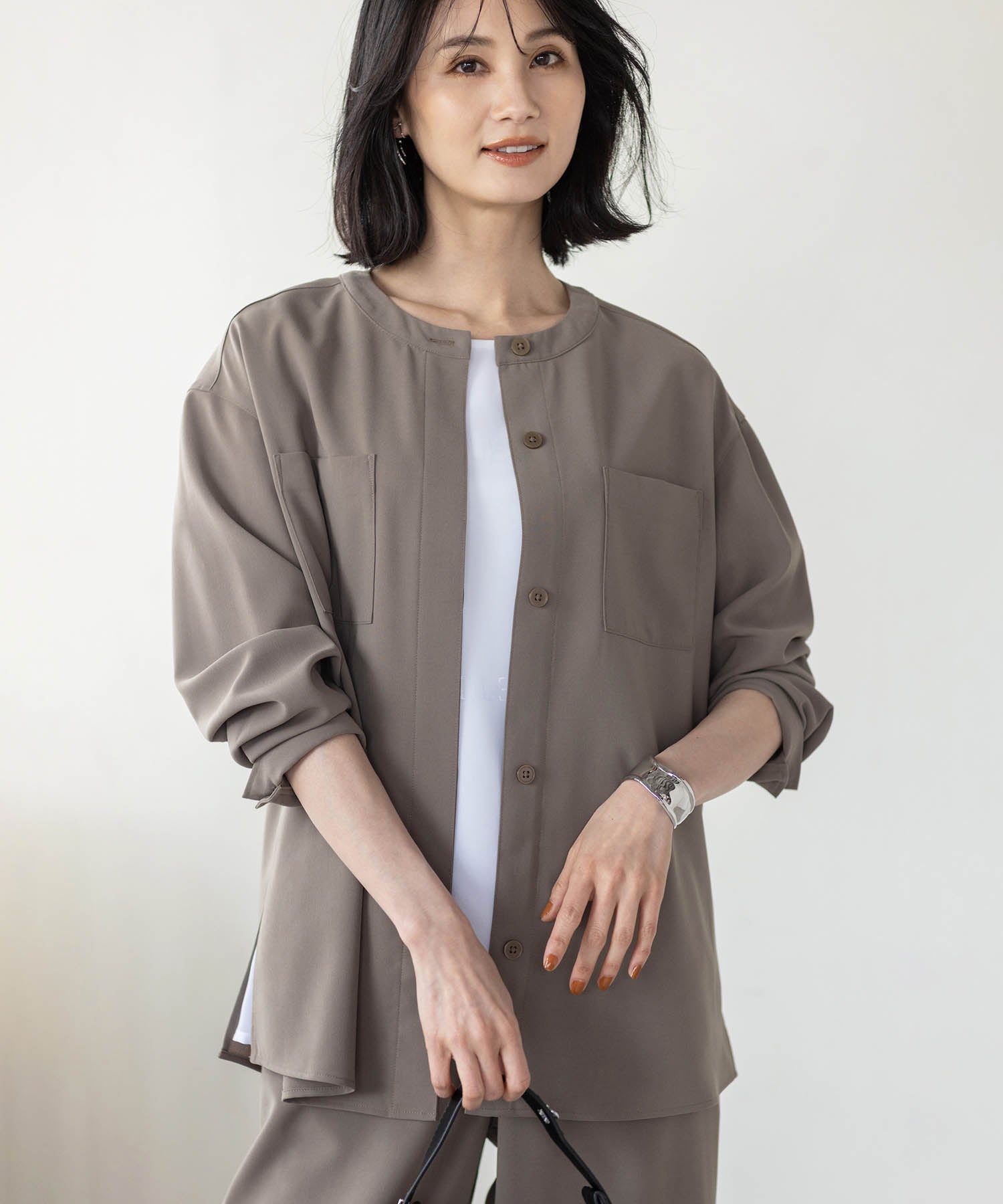 エーシーデザインバイアルファキュービック A/C DESIGN BY ALPHA CUBIC 【美モーション】ストレッチノーカラーシャツジャケット【接触冷感・UVカット】 （モカ） モカ