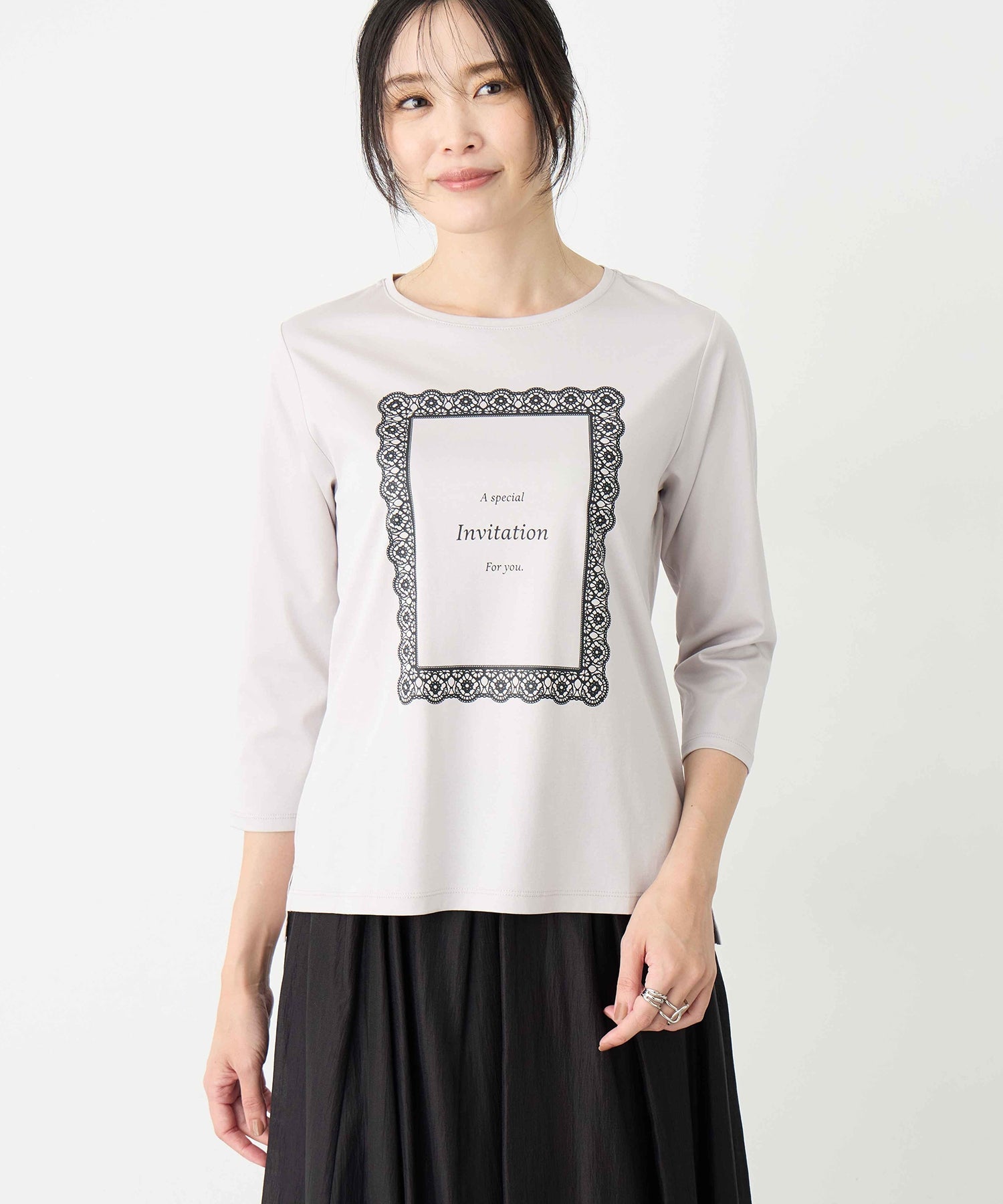 エーシーデザインバイアルファキュービック A/C DESIGN BY ALPHA CUBIC レースロゴTシャツ （オフホワイト） オフホワイト
