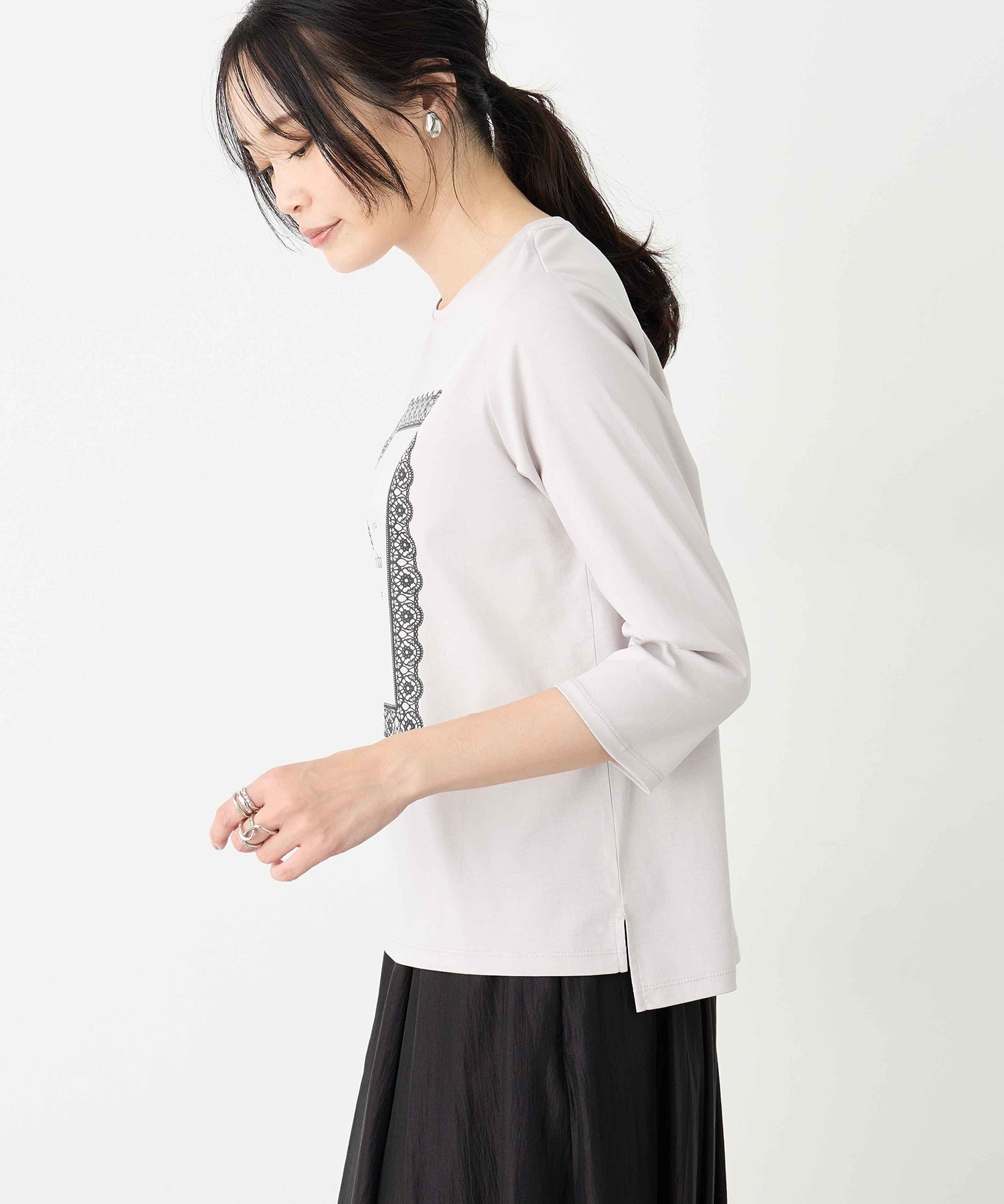 エーシーデザインバイアルファキュービック A/C DESIGN BY ALPHA CUBIC レースロゴTシャツ （オフホワイト） オフホワイト