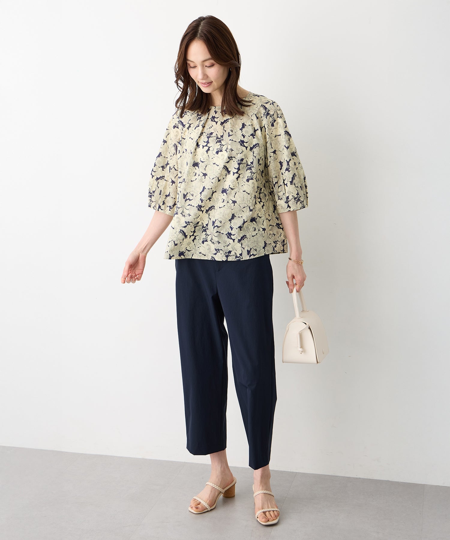 エーシーデザインバイアルファキュービック A/C DESIGN BY ALPHA CUBIC 【Liberty】リバティプリントタックスリーブブラウス （ネイビー） ネイビー
