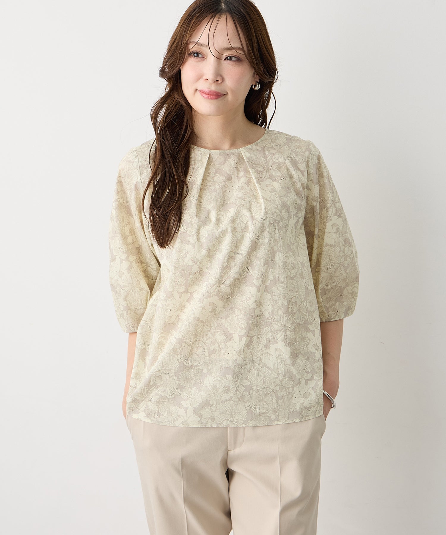 エーシーデザインバイアルファキュービック A/C DESIGN BY ALPHA CUBIC 【Liberty】リバティプリントタックスリーブブラウス （ベージュ） ベージュ
