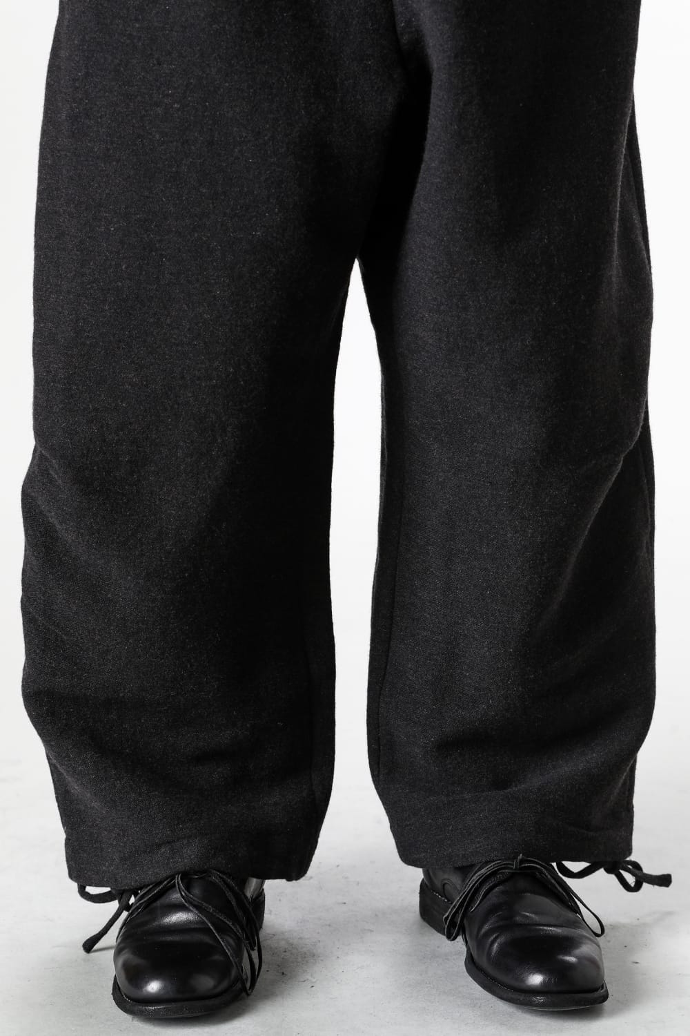 アヴィヴァ ジフェイ シュエ Aviva Jifei Xue Wool Linen Satin Parachute Pants （Black） Black