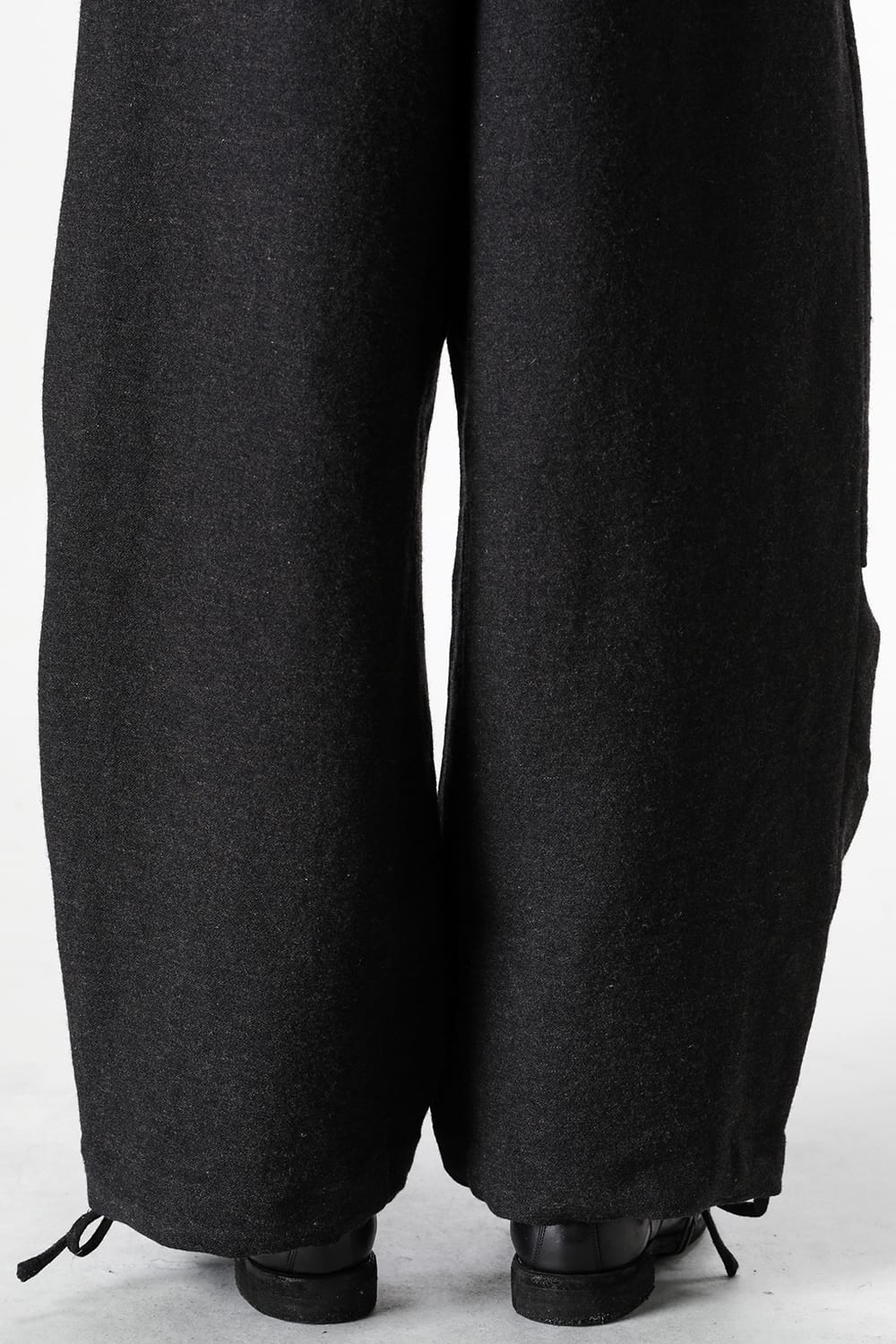 アヴィヴァ ジフェイ シュエ Aviva Jifei Xue Wool Linen Satin Parachute Pants （Black） Black
