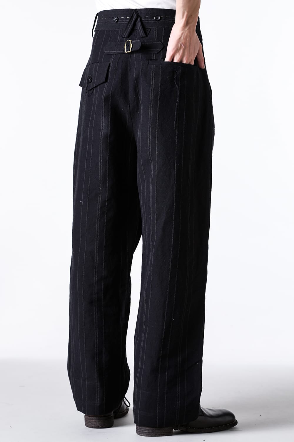ア テンタティブ アトリエ A TENTATIVE ATELIER Gysin：Hand Stitches Stripes Buckle Pants （Black Stripe） Black Stripe