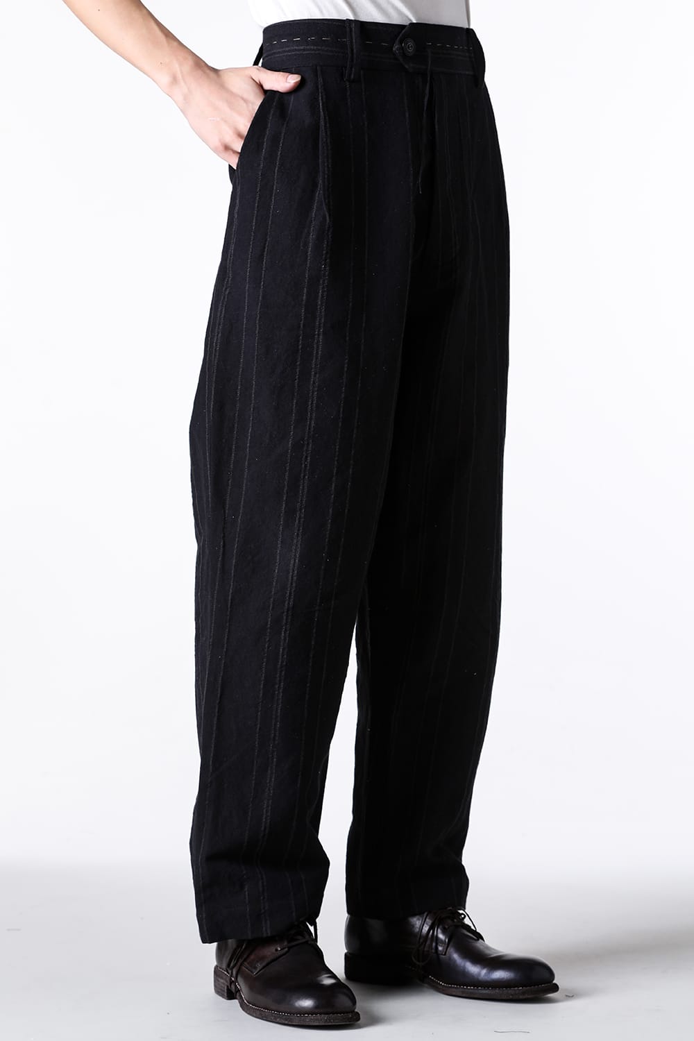 ア テンタティブ アトリエ A TENTATIVE ATELIER Gysin：Hand Stitches Stripes Buckle Pants （Black Stripe） Black Stripe
