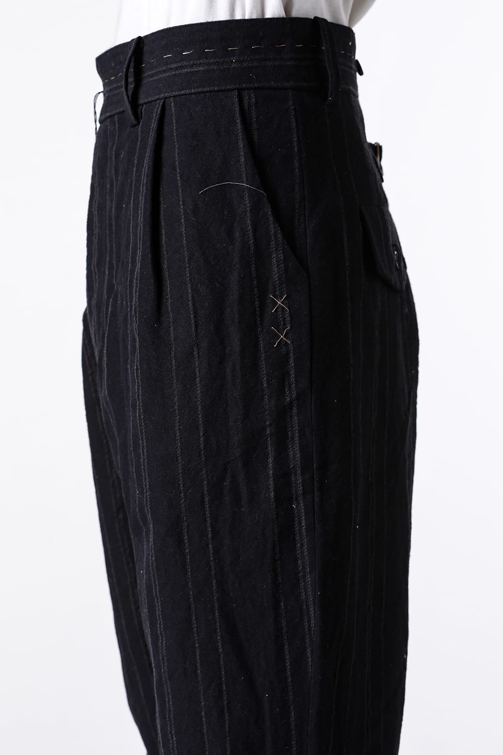 ア テンタティブ アトリエ A TENTATIVE ATELIER Gysin：Hand Stitches Stripes Buckle Pants （Black Stripe） Black Stripe
