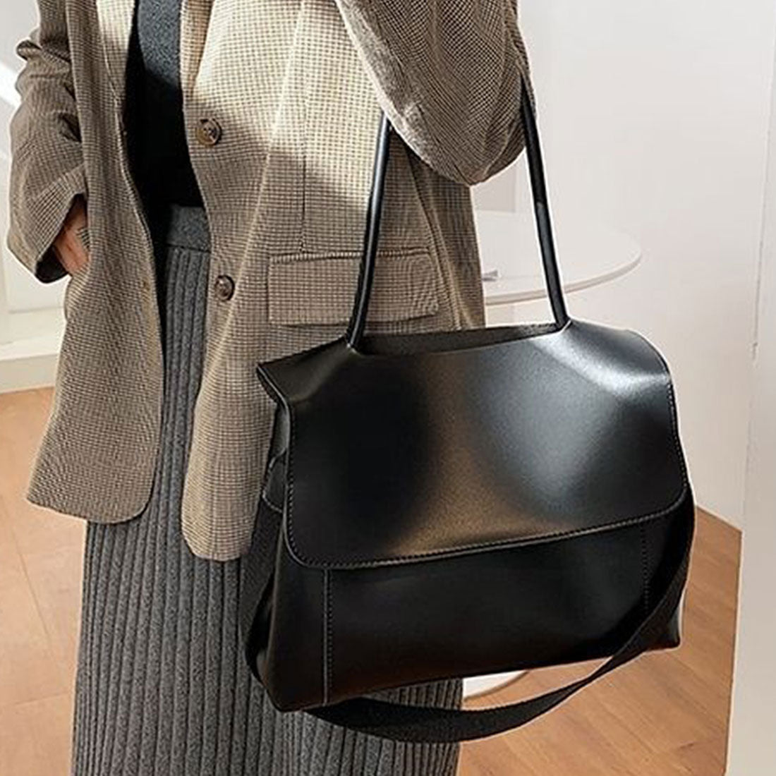 アミュレット Amulet 2wayショルダーバッグ 春 夏 秋 冬 韓国ファッション 10代 20代 30代 レディース 黒 シンプル 鞄 バック 通勤 通学 大容量 肩掛け,ブラック