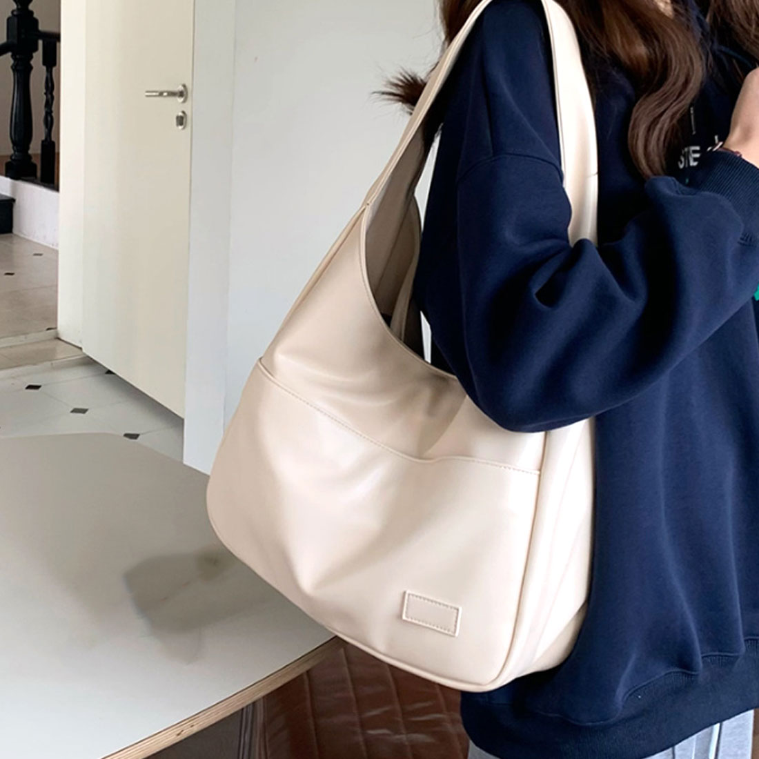 Amuret護身符大口袋手提袋女士10S 20S 30S韓國時尚休閒背包簡單可愛的成人肩膀上班