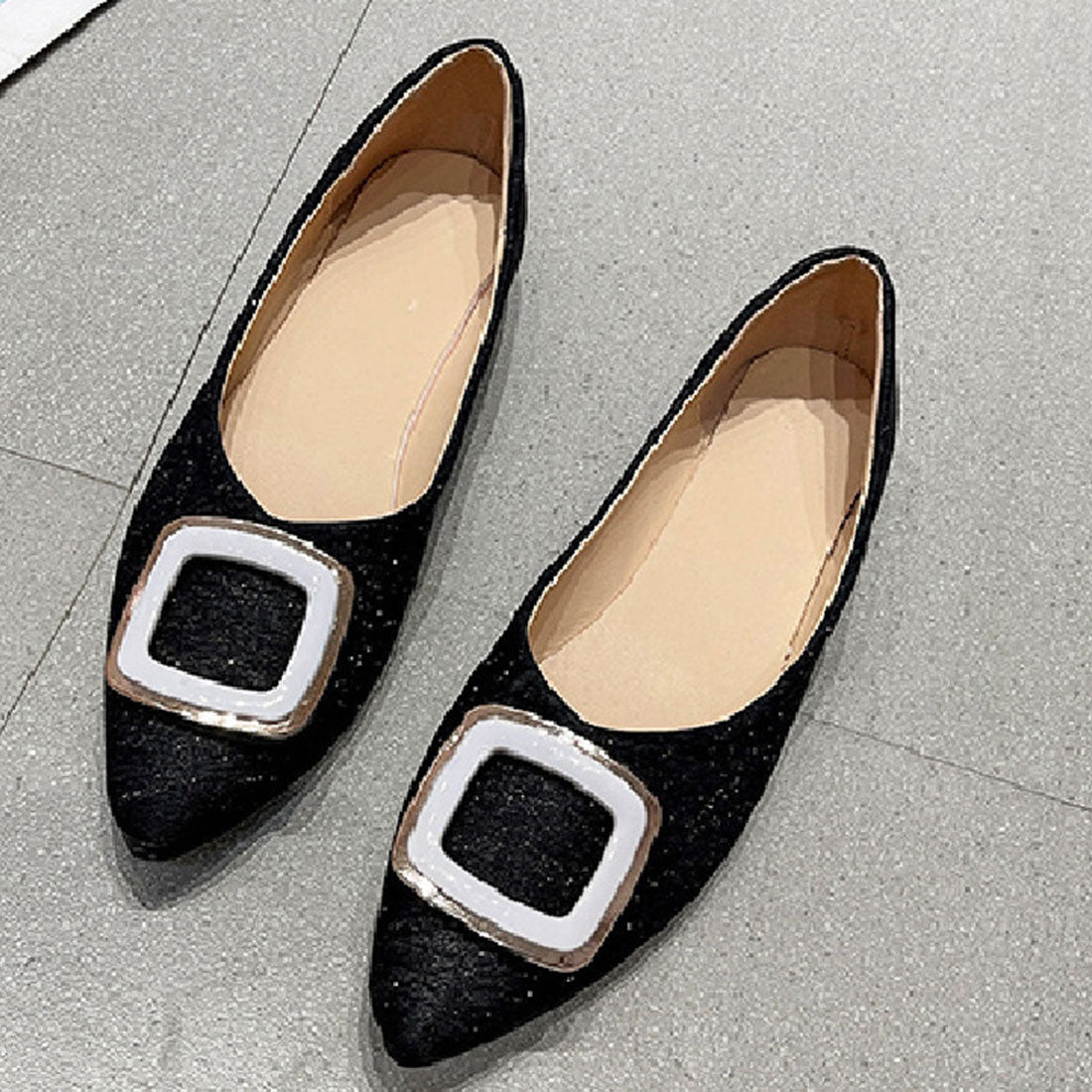 アミュレット Amulet ポインテッドトゥバックルパンプス レディース シューズ 春 夏 秋 韓国ファッション 10代 20代 30代 オフィスカジュアル シンプル 大人 フラット 楽ちん