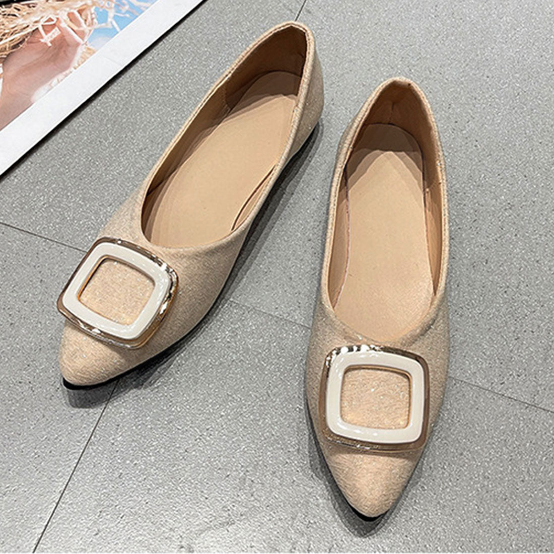 アミュレット Amulet ポインテッドトゥバックルパンプス レディース シューズ 春 夏 秋 韓国ファッション 10代 20代 30代 オフィスカジュアル シンプル 大人 フラット 楽ちん