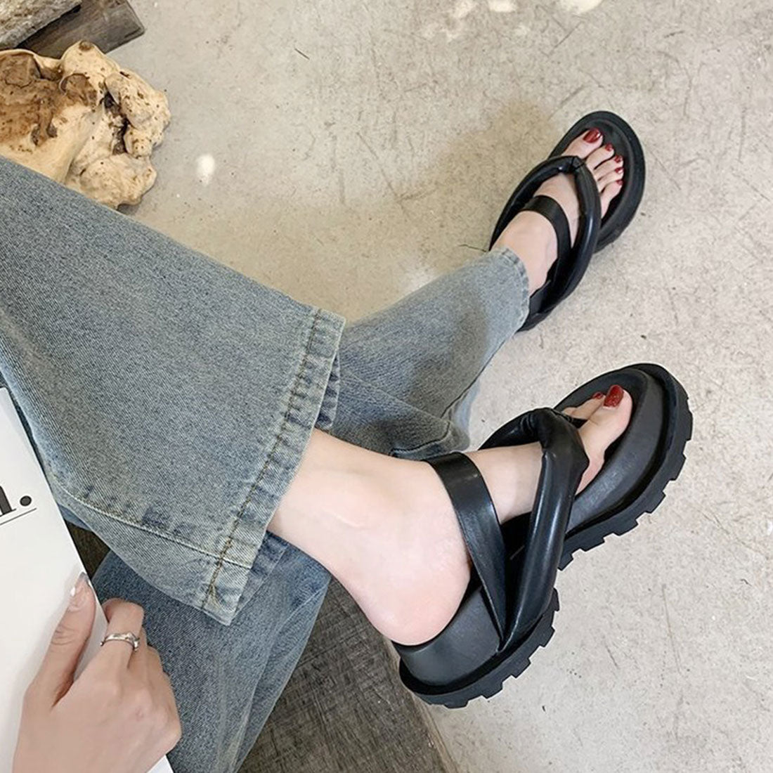 アミュレット Amulet 厚底トングサンダル 春 夏 秋 韓国ファッション 10代 20代 30代 レディース 疲れにくい アウトドア 黒 歩きやすい カジュアル ビーチ