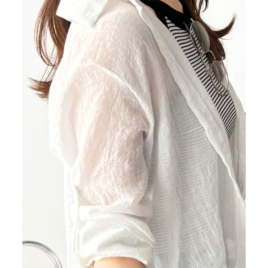 アミュレット Amulet リネン風シアーシャツ レディース 長袖 透け感 トップス 薄手 春 夏 きれいめ カジュアル ブラウス 重ね着 トップス 無地 シンプル オフィス （ホワイト） ホワイト