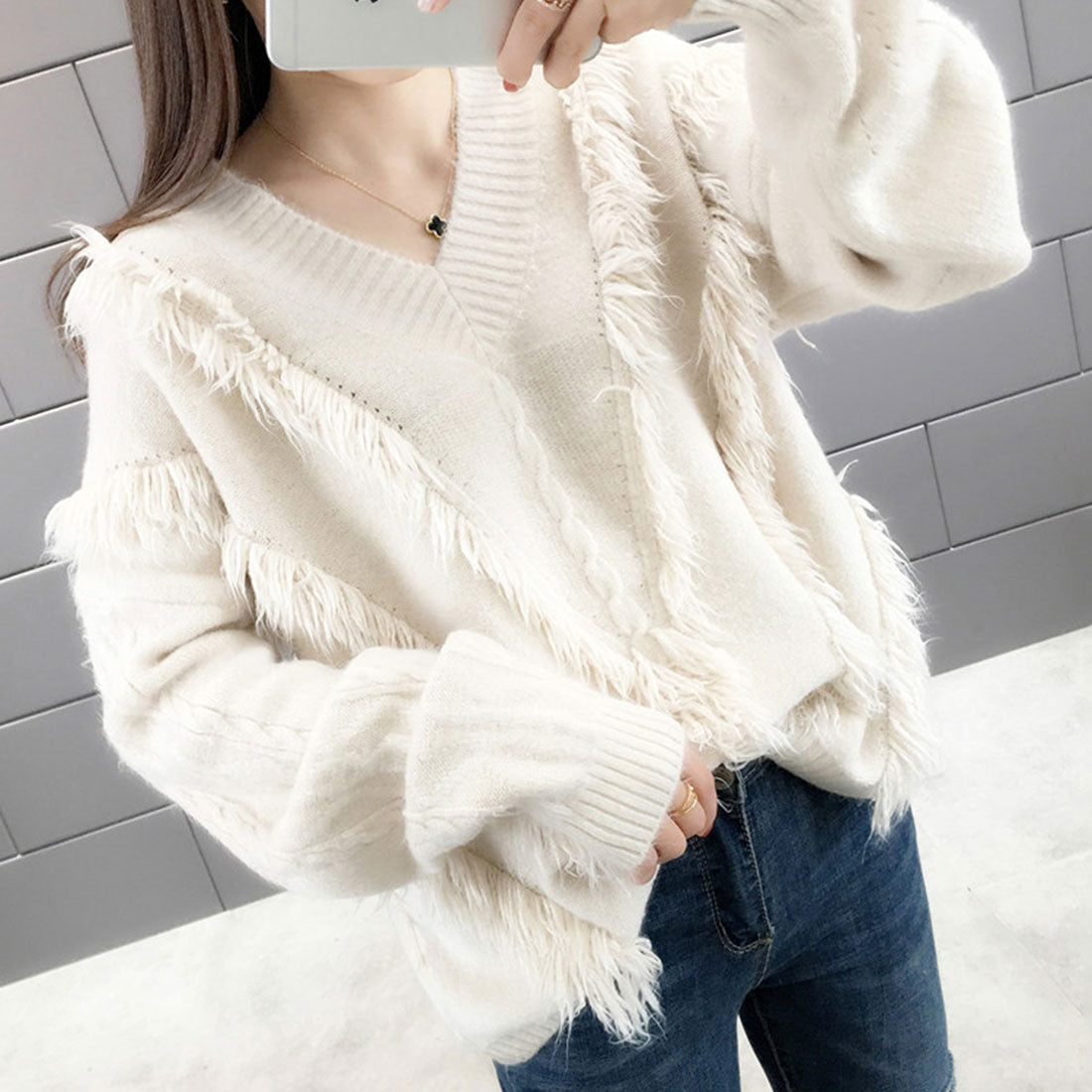 アミュレット Amulet フリンジVネックニット レディース セーター Vネック 無地 カジュアル ボリューム 着痩せ （ベージュ） ベージュ