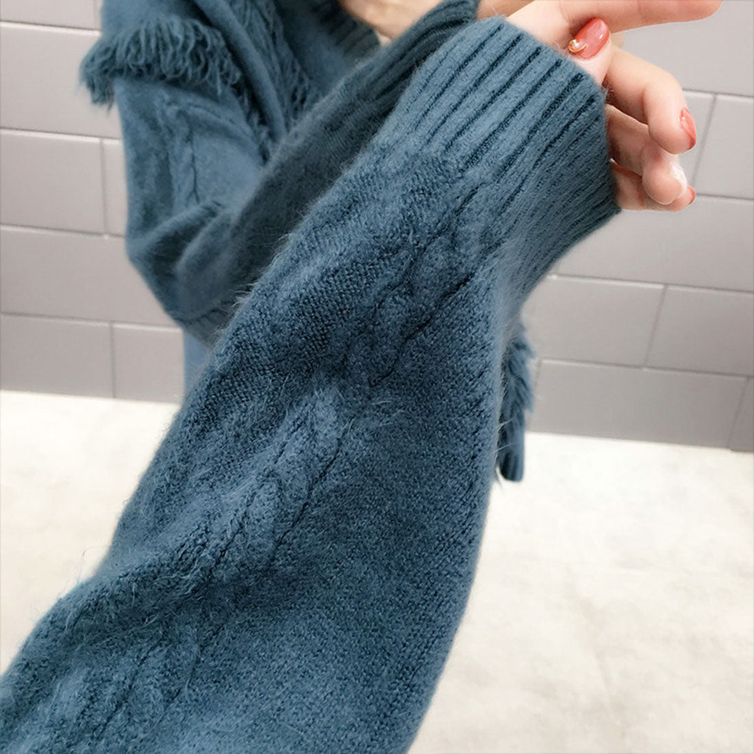 アミュレット Amulet フリンジVネックニット レディース セーター Vネック 無地 カジュアル ボリューム 着痩せ