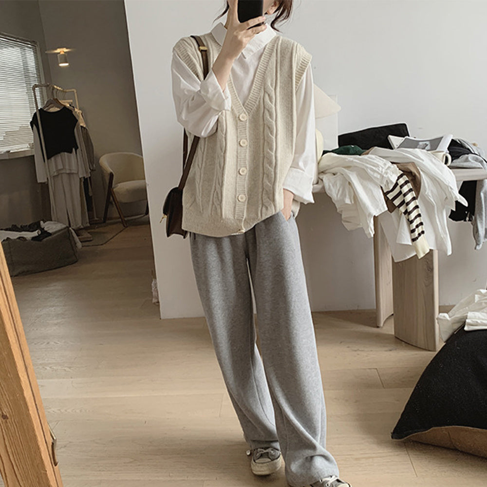 アミュレット Amulet Vネックニットベスト レディース トップス 秋服 冬服 10代 20代 30代 韓国ファッション 韓国 オフィスカジュアル シンプル ケーブル柄 ボタン