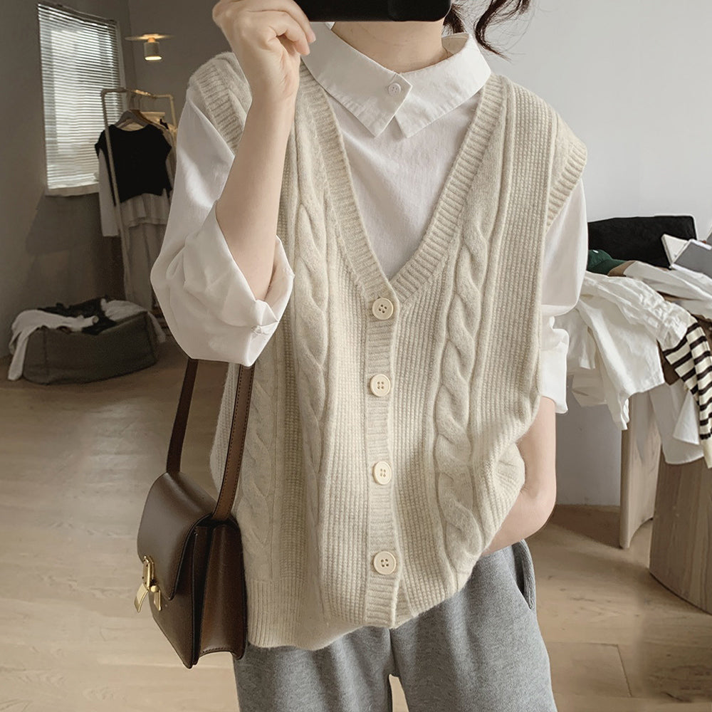 アミュレット Amulet Vネックニットベスト レディース トップス 秋服 冬服 10代 20代 30代 韓国ファッション 韓国 オフィスカジュアル シンプル ケーブル柄 ボタン