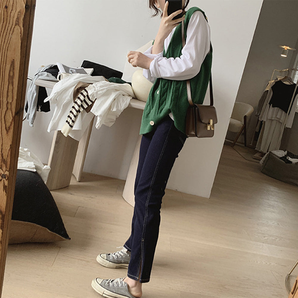 アミュレット Amulet Vネックニットベスト レディース トップス 秋服 冬服 10代 20代 30代 韓国ファッション 韓国 オフィスカジュアル シンプル ケーブル柄 ボタン