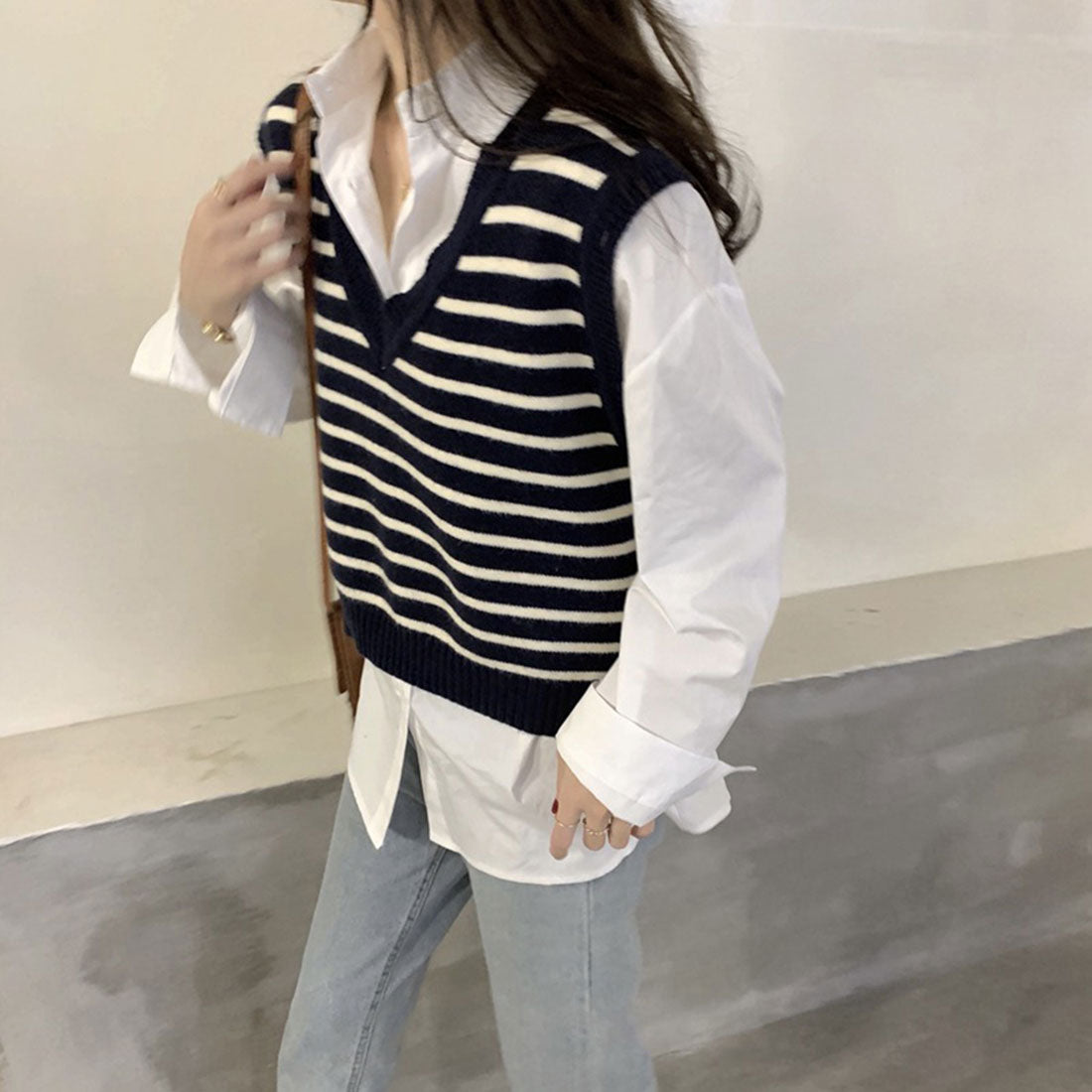 アミュレット Amulet Vネックボーダーニットベスト レディース トップス 秋服 春服 10代 20代 30代 韓国ファッション 韓国 カジュアル 定番 ちょい足し