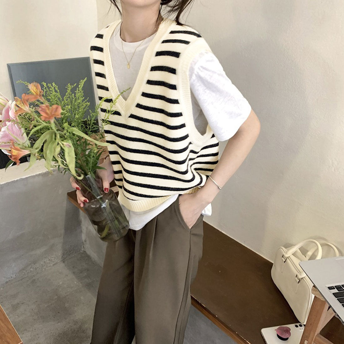 アミュレット Amulet Vネックボーダーニットベスト レディース トップス 秋服 春服 10代 20代 30代 韓国ファッション 韓国 カジュアル 定番 ちょい足し